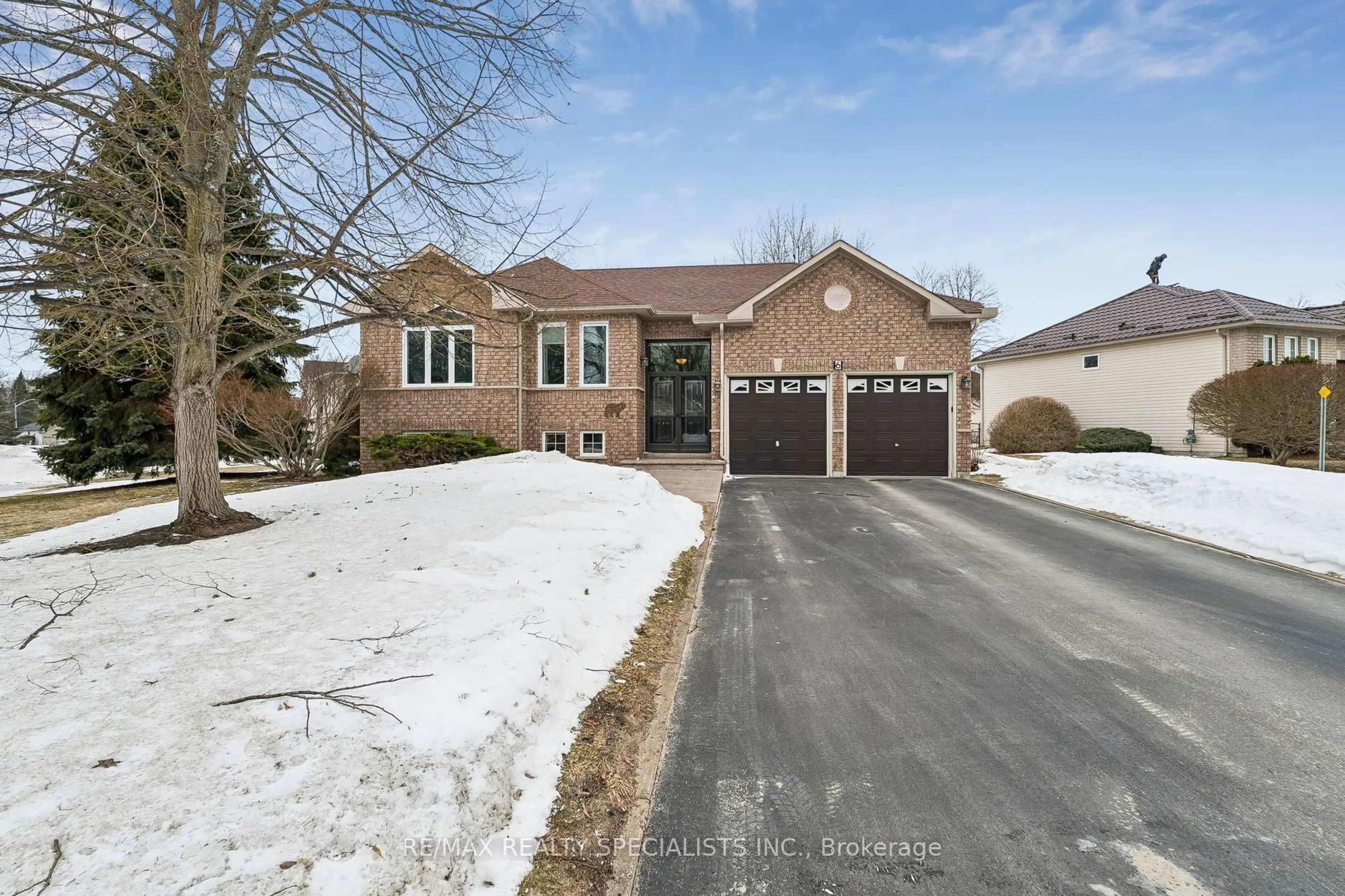 Home with brick exterior material, street for 6 Silversands Cres, Wasaga Beach Ontario L9Z 1P8