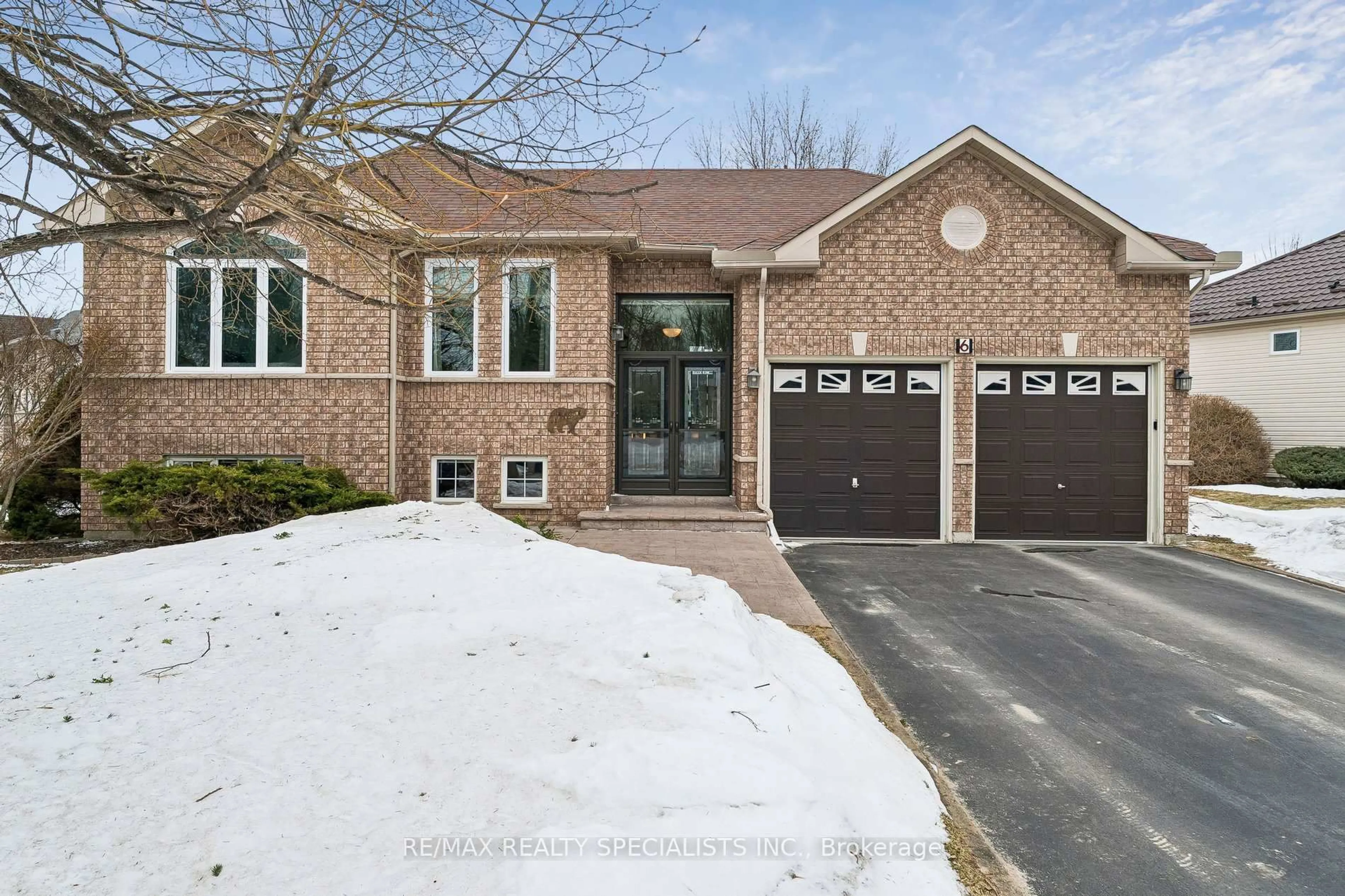 Home with brick exterior material, street for 6 Silversands Cres, Wasaga Beach Ontario L9Z 1P8