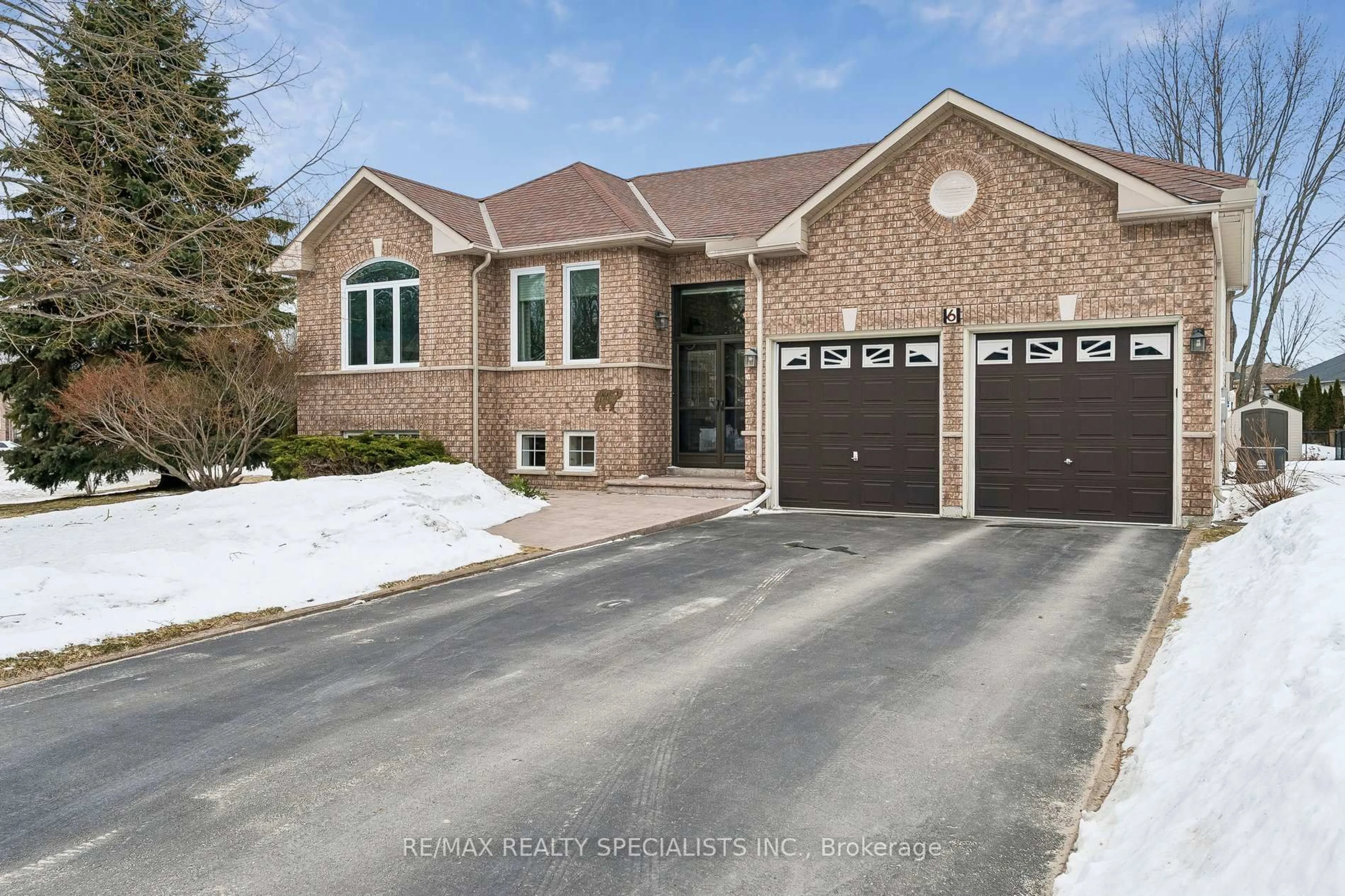 Home with brick exterior material, street for 6 Silversands Cres, Wasaga Beach Ontario L9Z 1P8