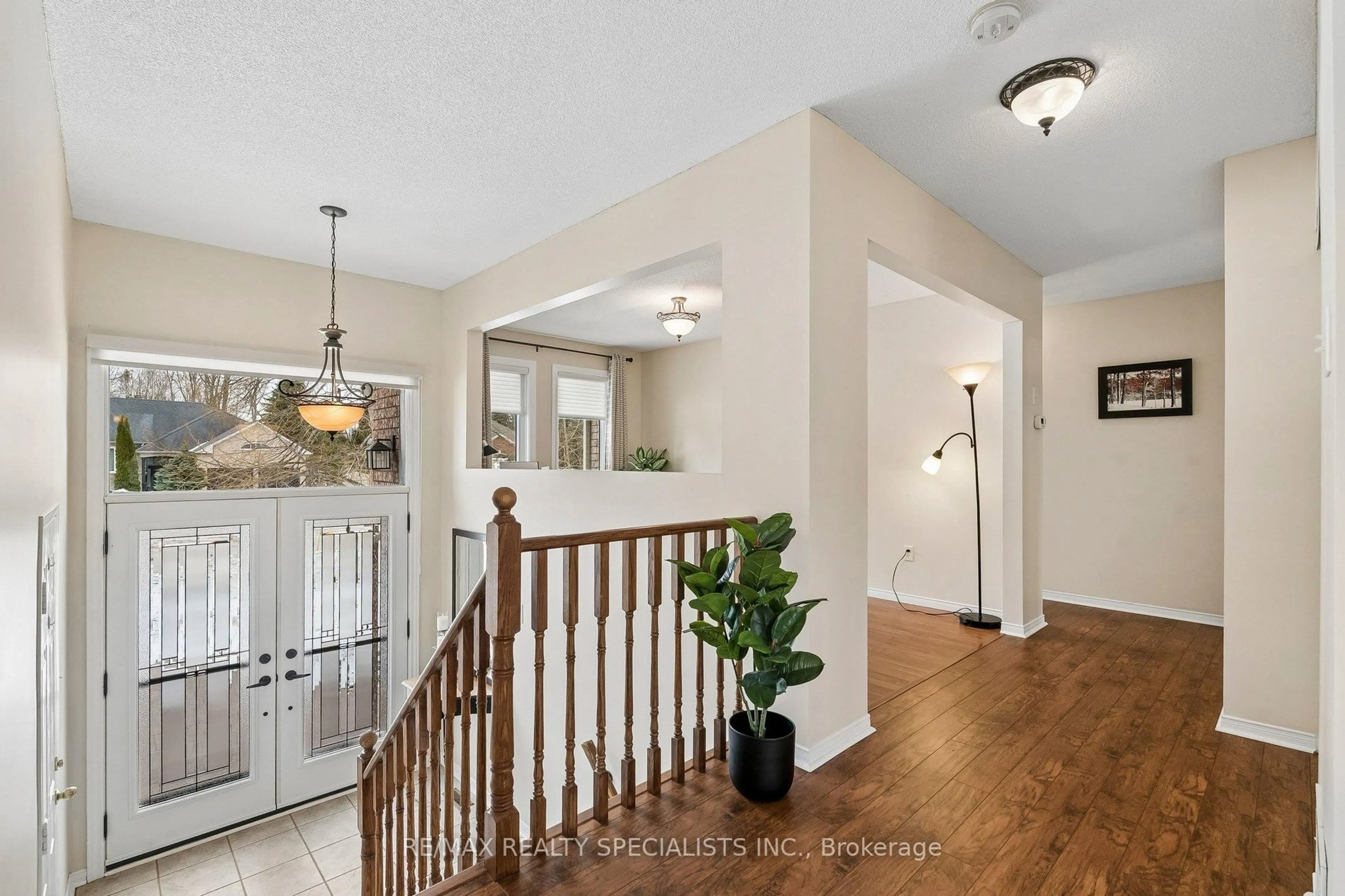 Indoor entryway for 6 Silversands Cres, Wasaga Beach Ontario L9Z 1P8
