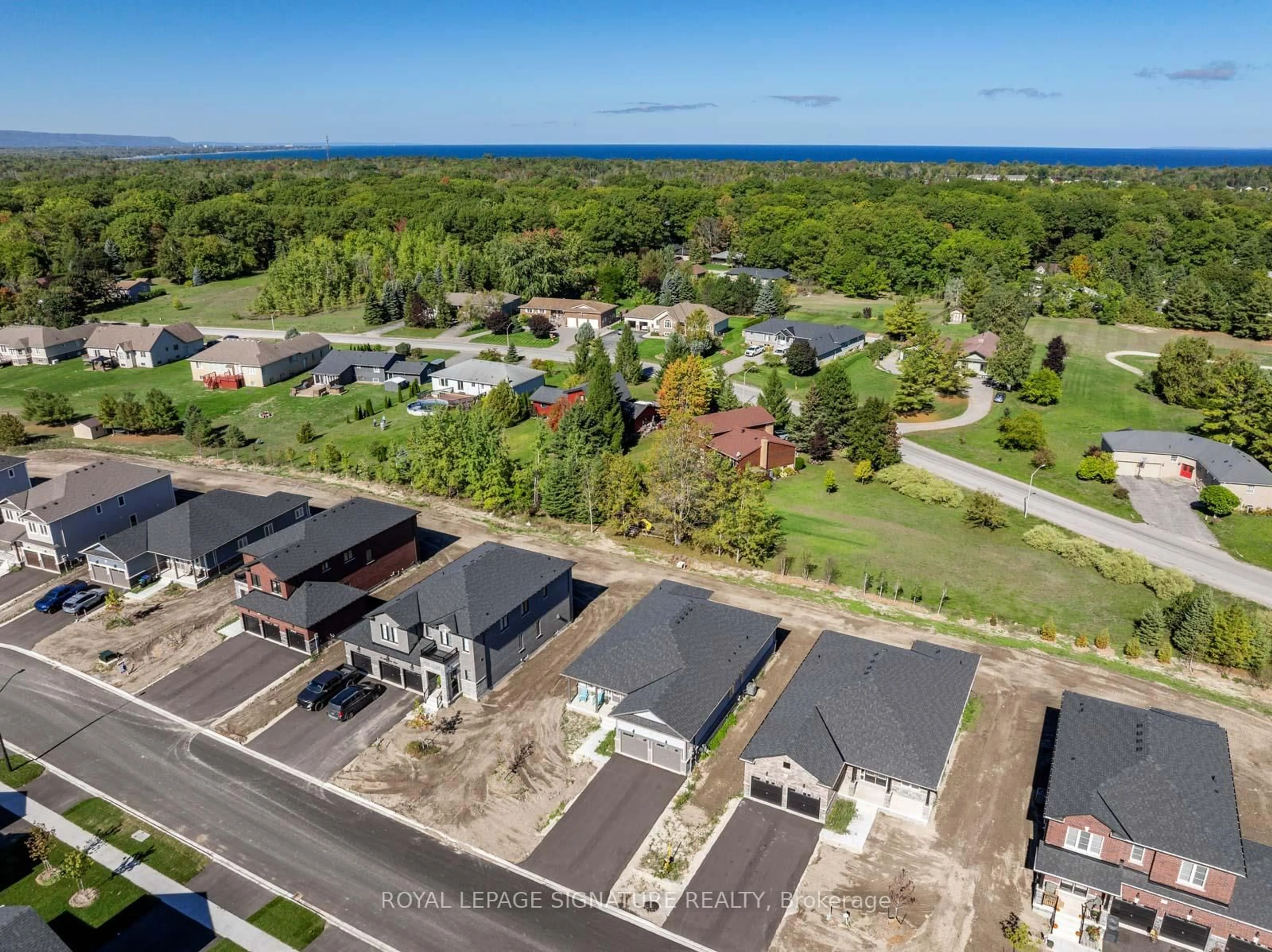 A pic from outside/outdoor area/front of a property/back of a property/a pic from drone, water/lake/river/ocean view for 8 Misty Ridge Rd, Wasaga Beach Ontario L9Z 0R8