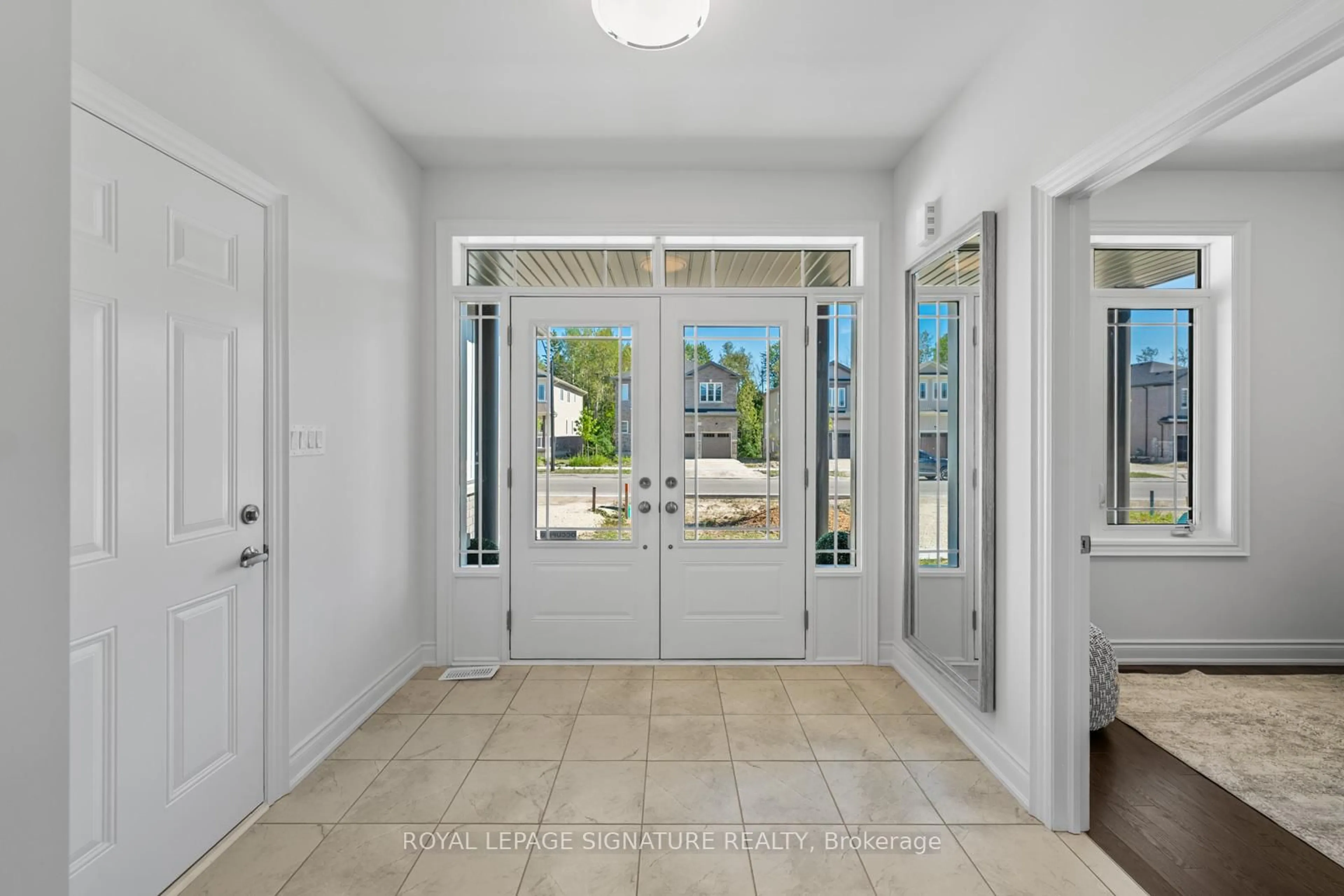 Indoor entryway for 8 Misty Ridge Rd, Wasaga Beach Ontario L9Z 0R8
