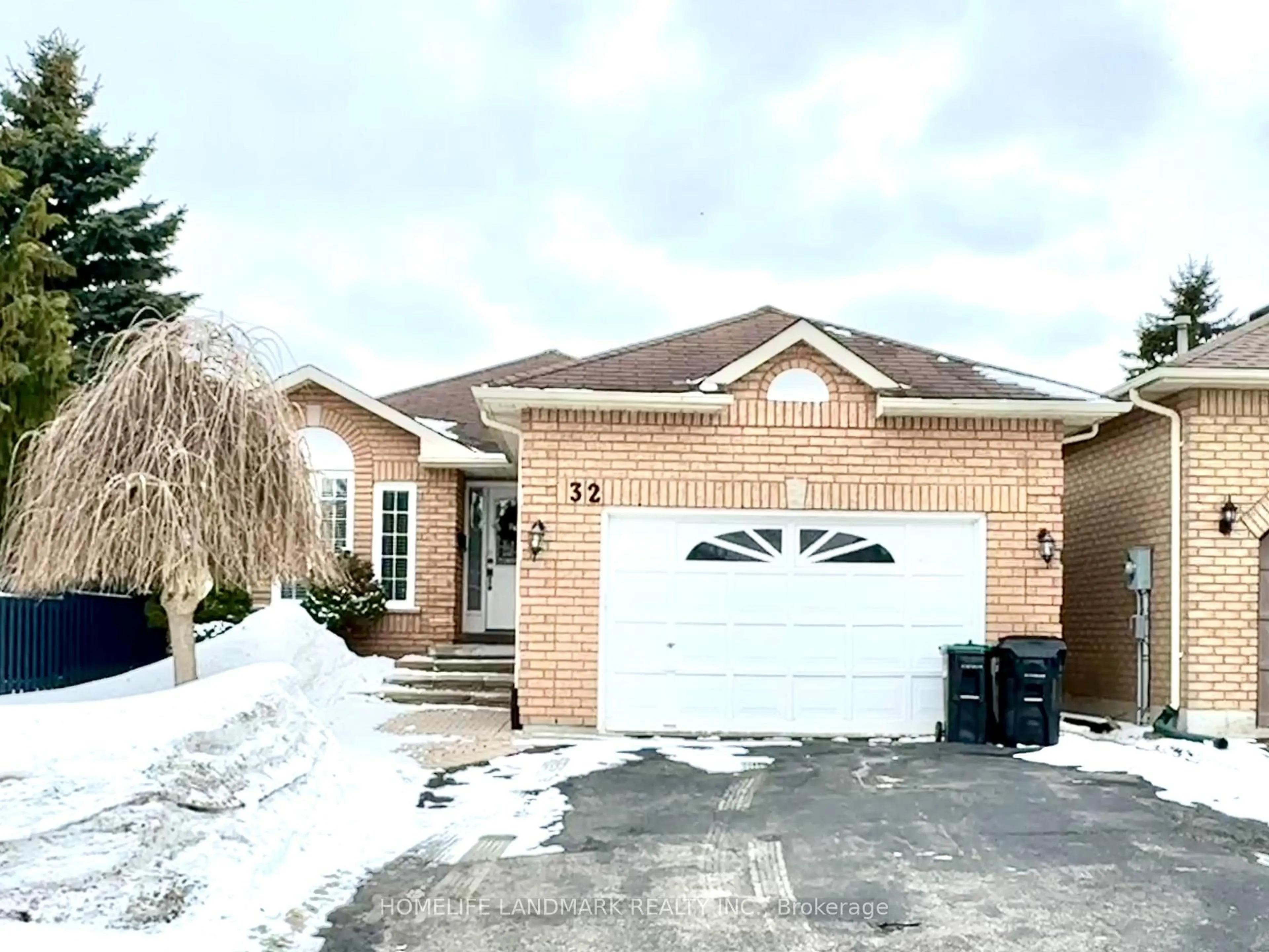 Home with brick exterior material, street for 32 Simmons Cres, Barrie Ontario L4N 7T7