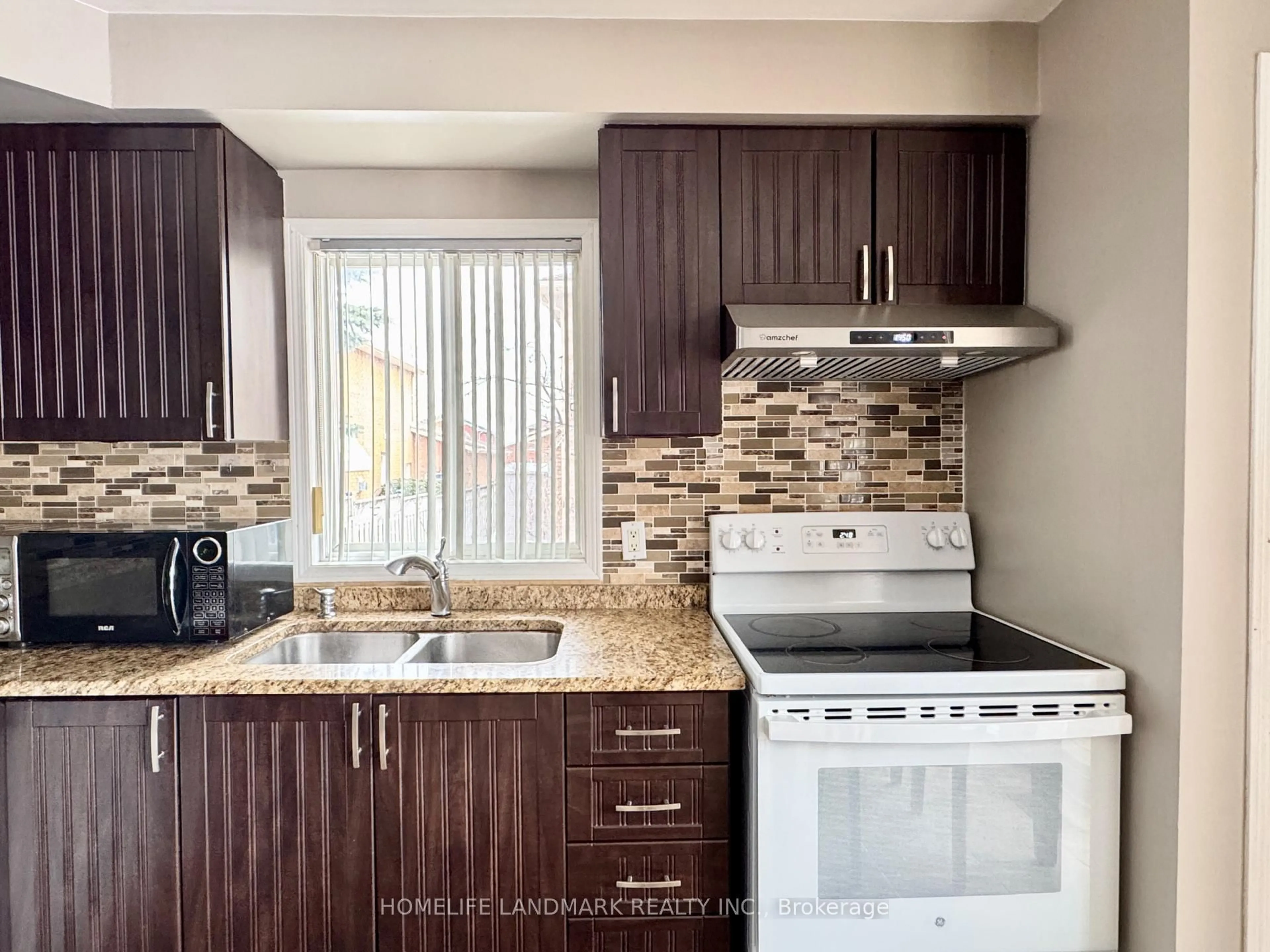 Unknown for 32 Simmons Cres, Barrie Ontario L4N 7T7