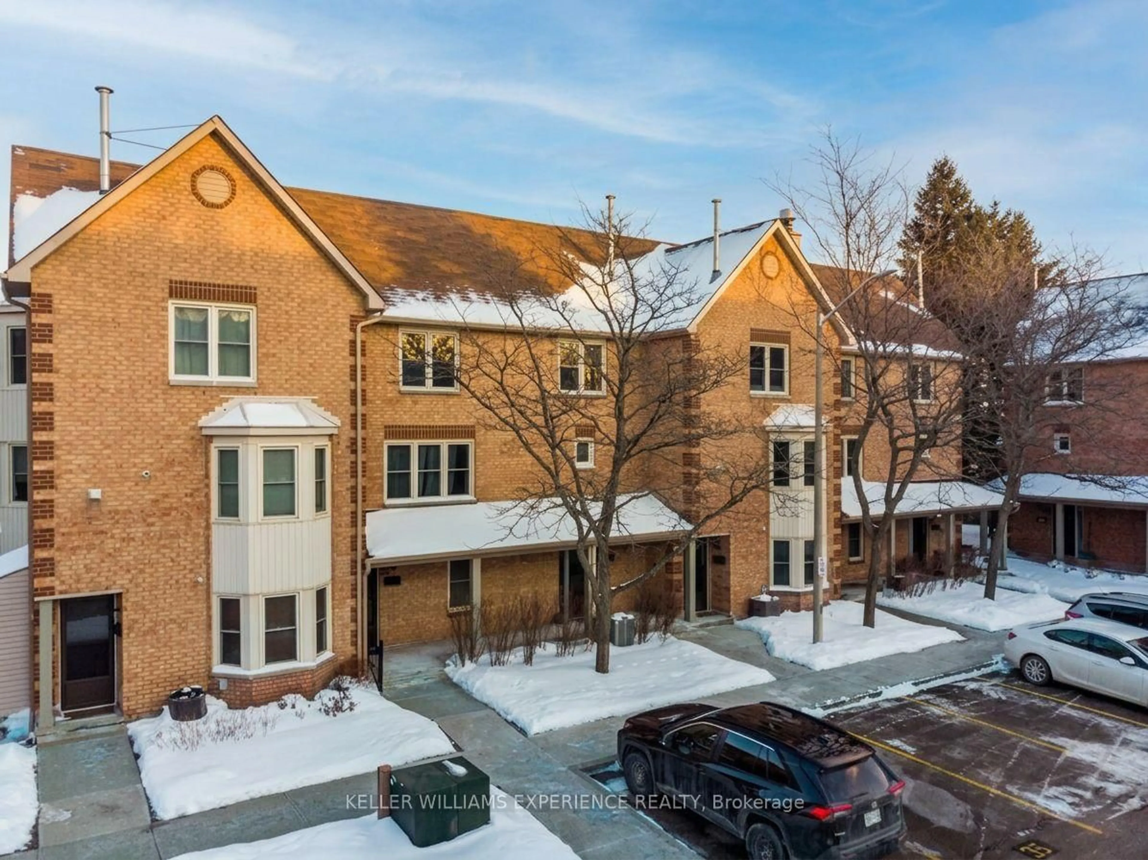 A pic from outside/outdoor area/front of a property/back of a property/a pic from drone, street for 119 D'ambrosio Dr #34, Barrie Ontario L4N 7R7