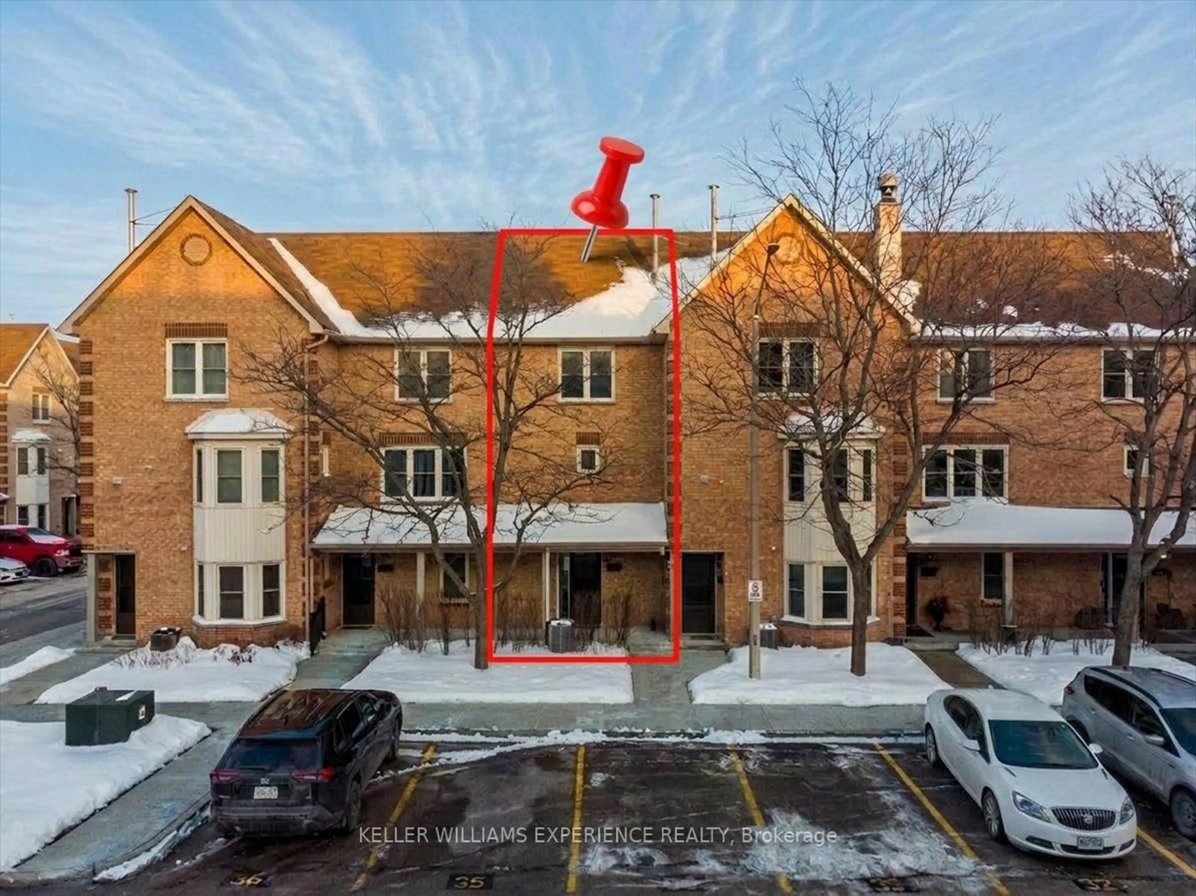 A pic from outside/outdoor area/front of a property/back of a property/a pic from drone, unknown for 119 D'ambrosio Dr #34, Barrie Ontario L4N 7R7