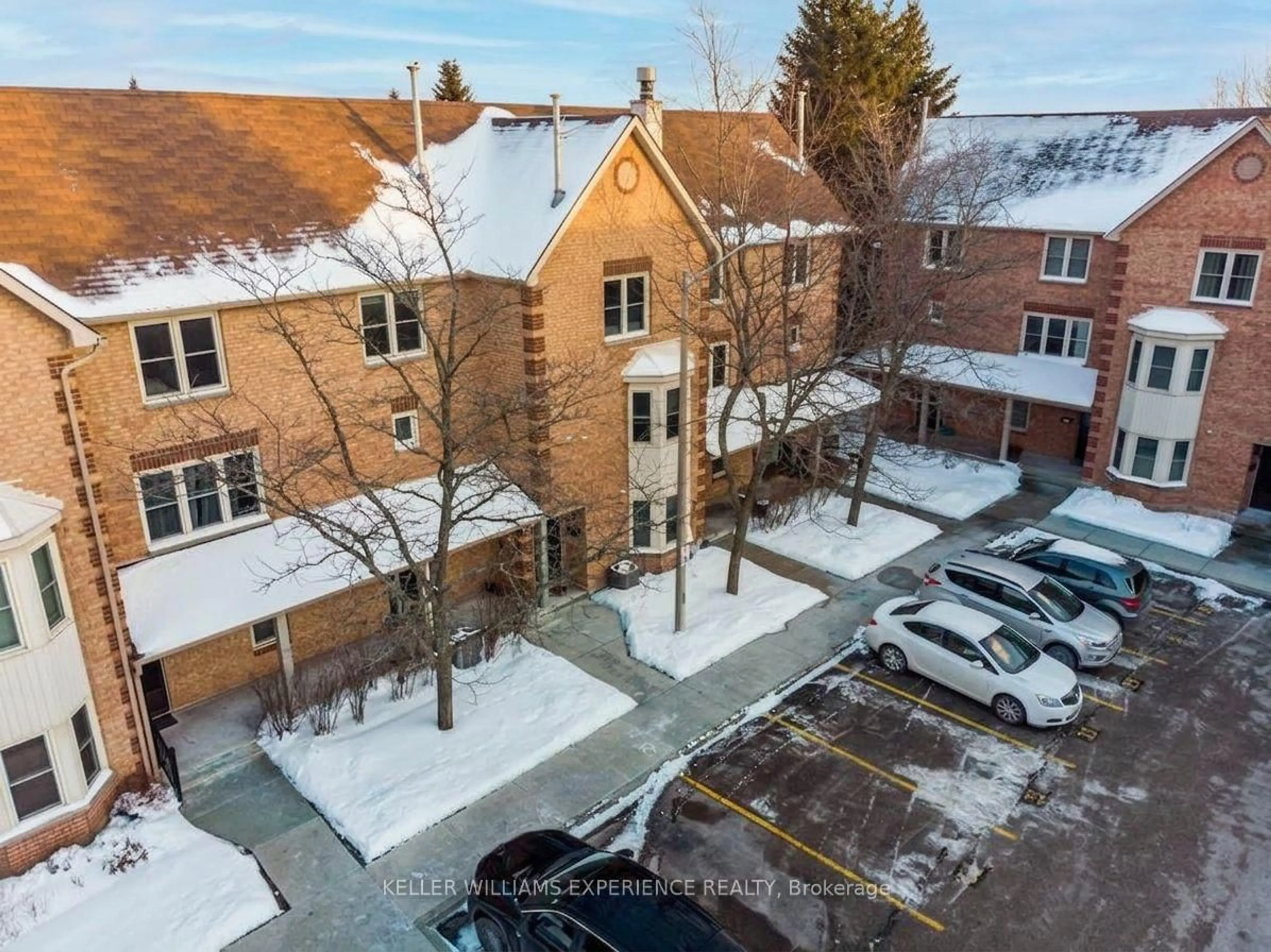 A pic from outside/outdoor area/front of a property/back of a property/a pic from drone, street for 119 D'ambrosio Dr #34, Barrie Ontario L4N 7R7