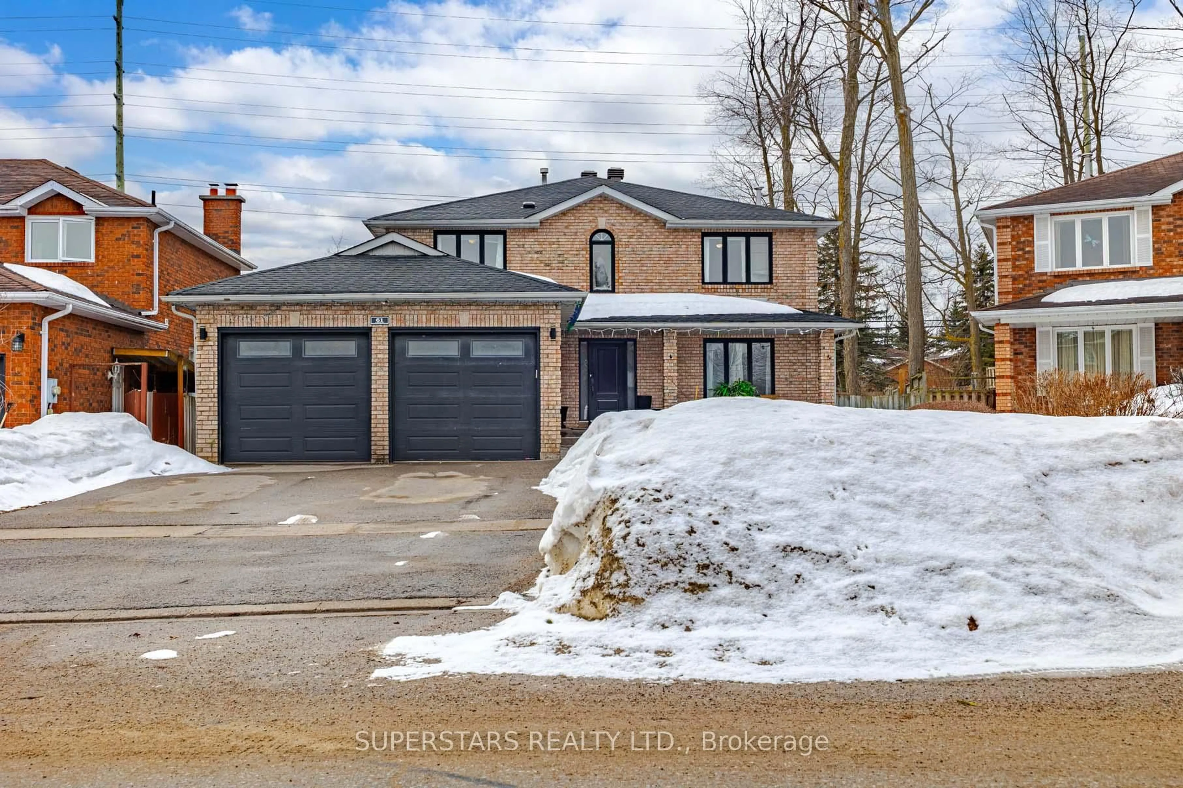 Home with brick exterior material, street for 61 Barwick Dr, Barrie Ontario L4N 6Z5
