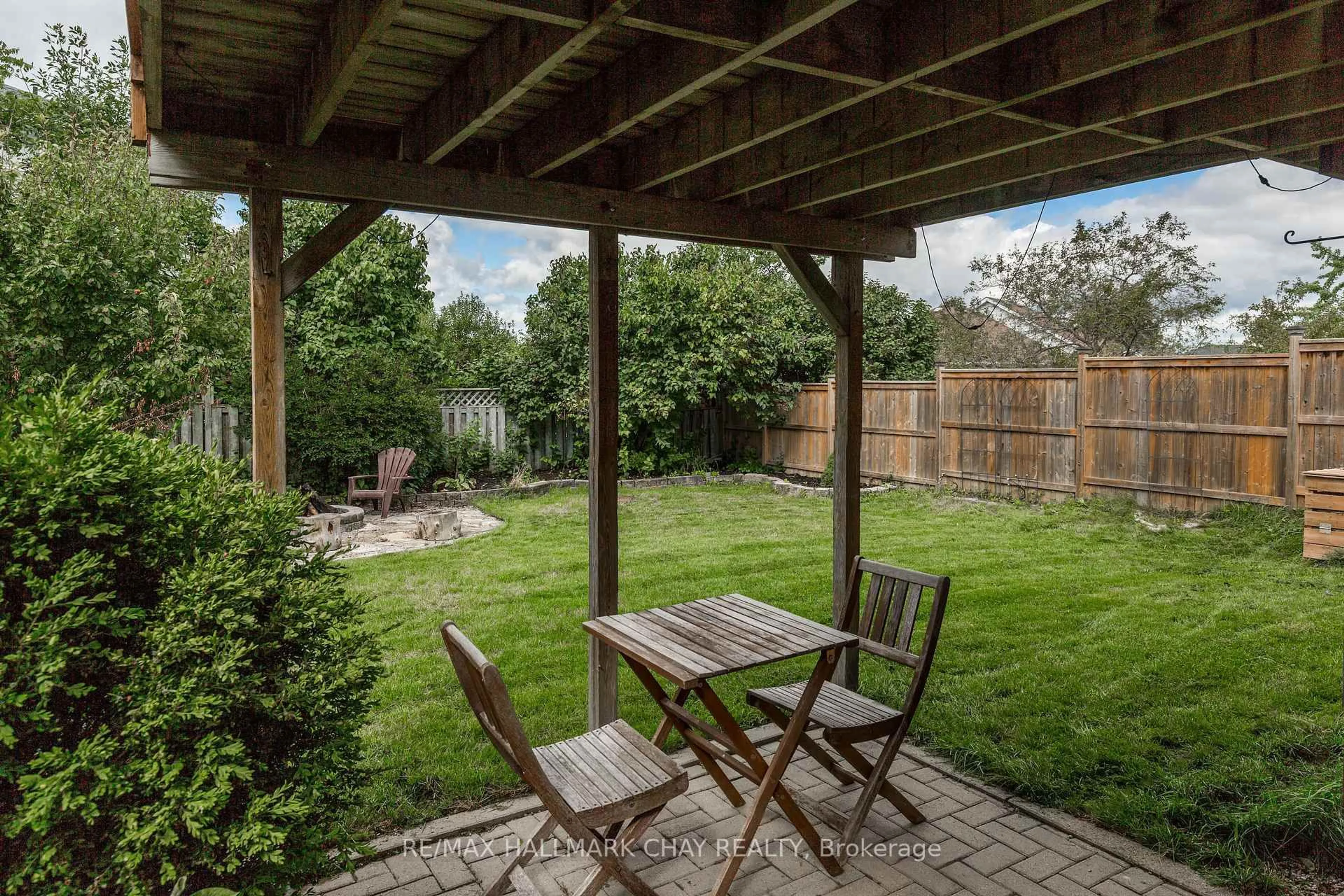 Patio, street for 18 Gosney Cres, Barrie Ontario L4N 6T6