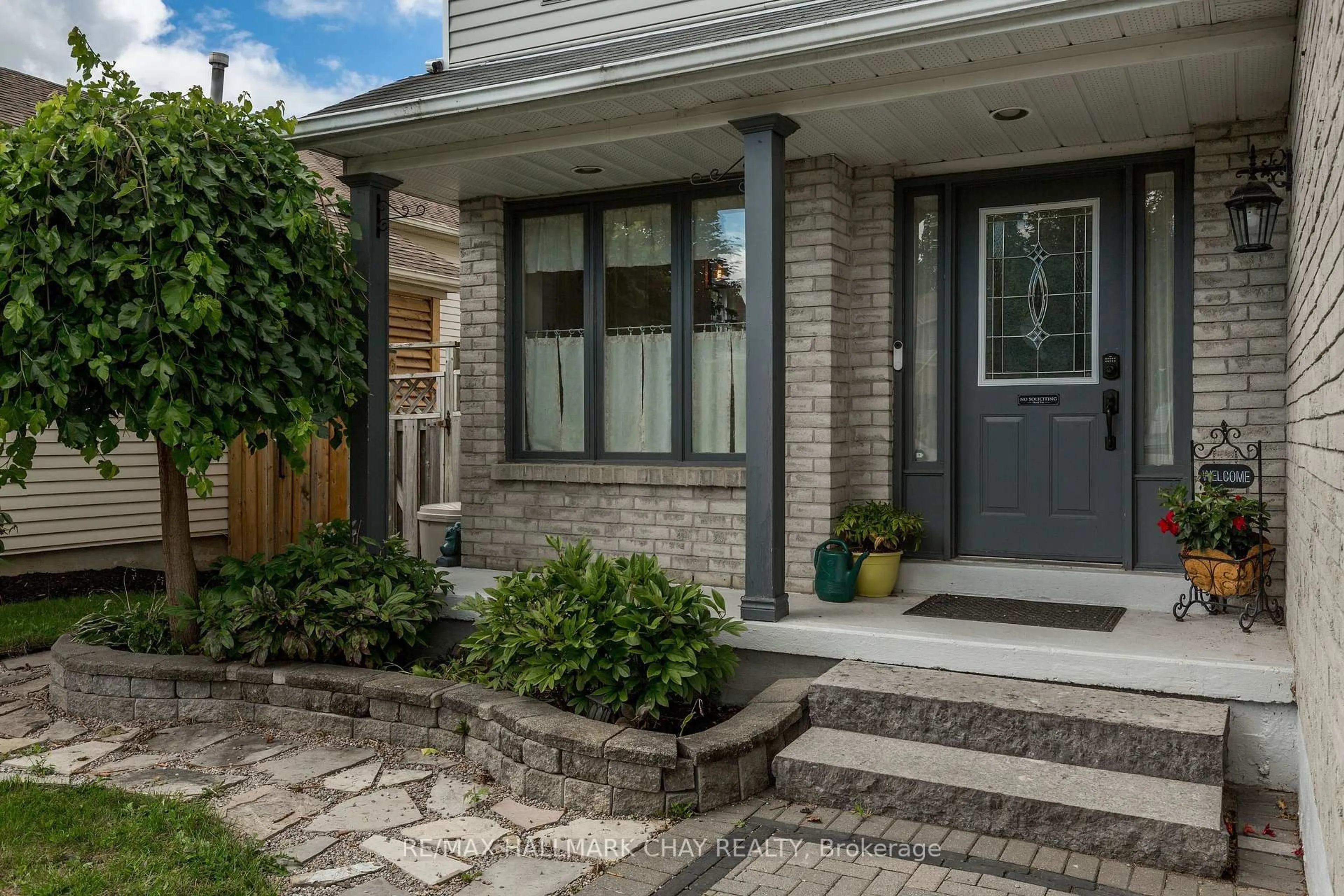 Home with brick exterior material, street for 18 Gosney Cres, Barrie Ontario L4N 6T6