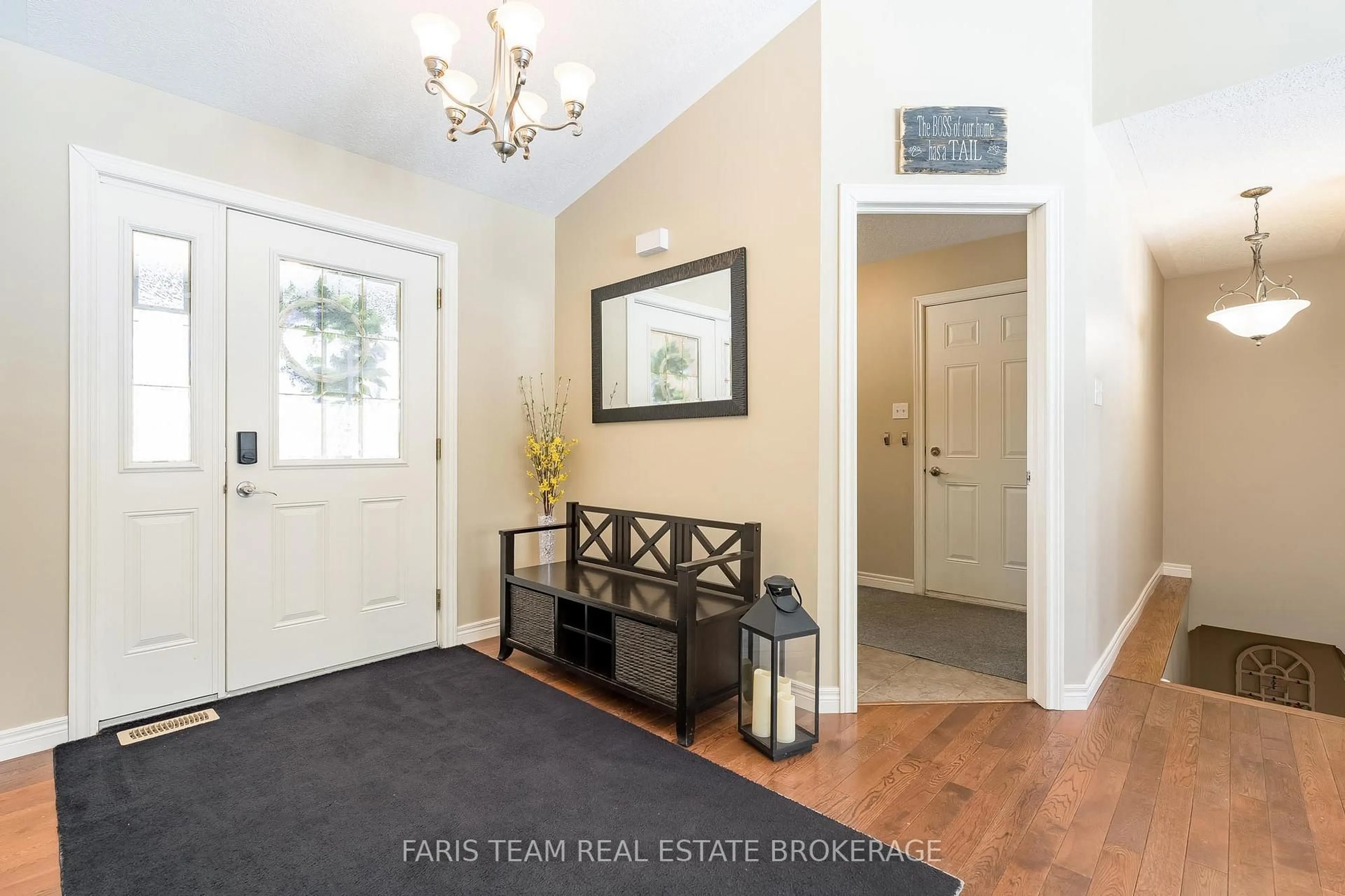 Indoor entryway for 1973 Vespra Valley Rd, Springwater Ontario L0L 1Y2