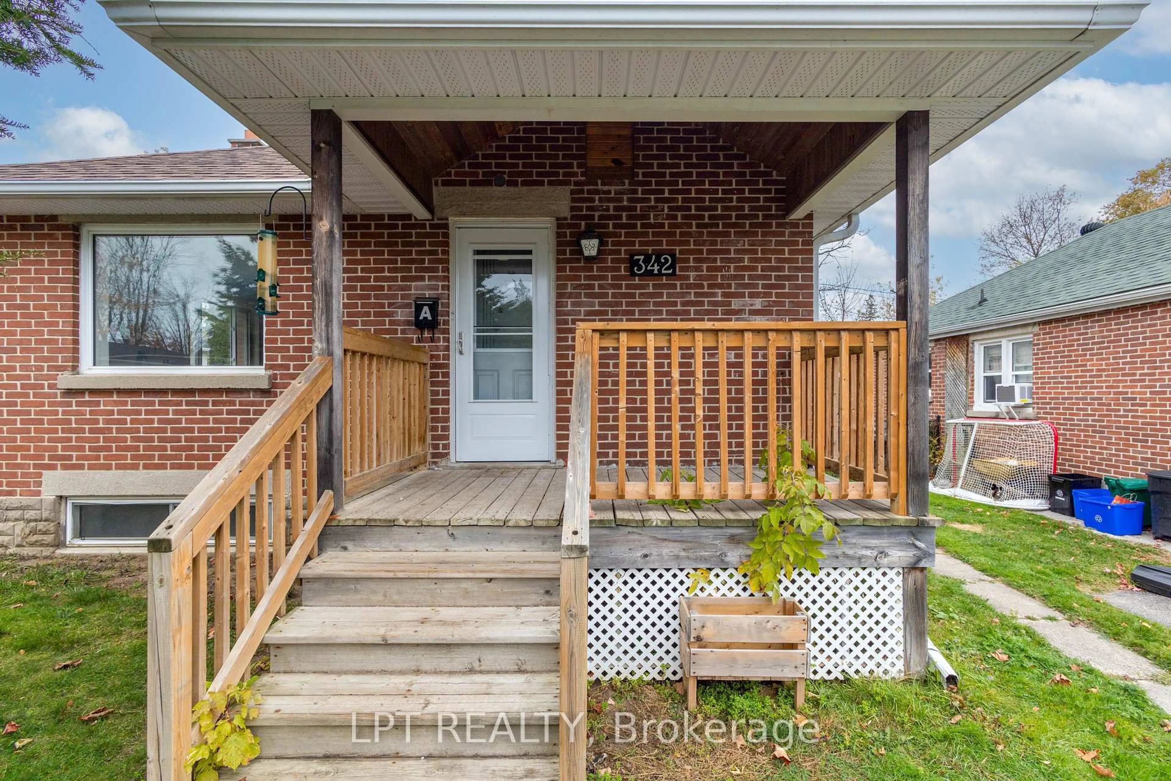 Home with brick exterior material, street for 342 Linwood Ave, Orillia Ontario L3V 2X1