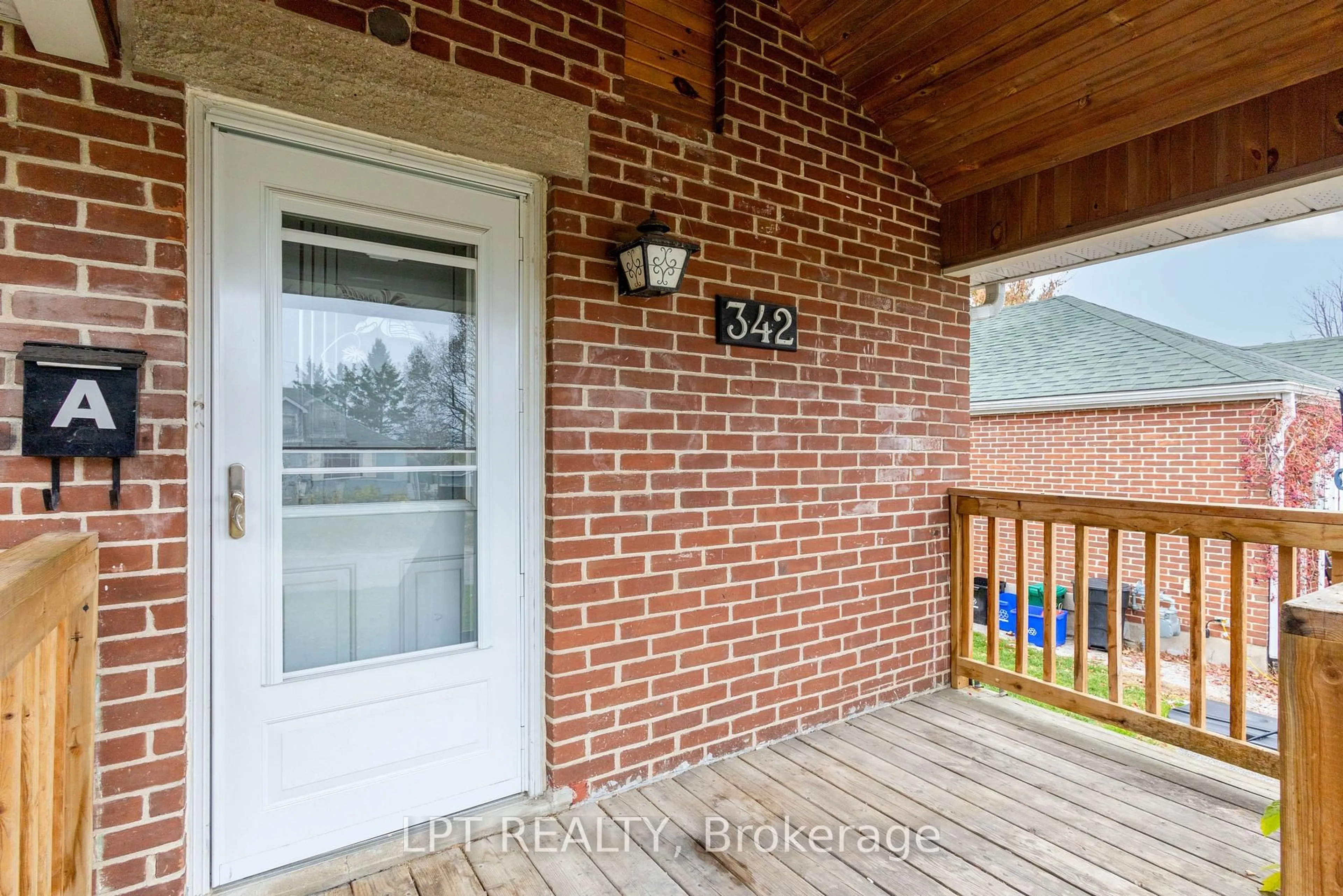 Home with brick exterior material, unknown for 342 Linwood Ave, Orillia Ontario L3V 2X1