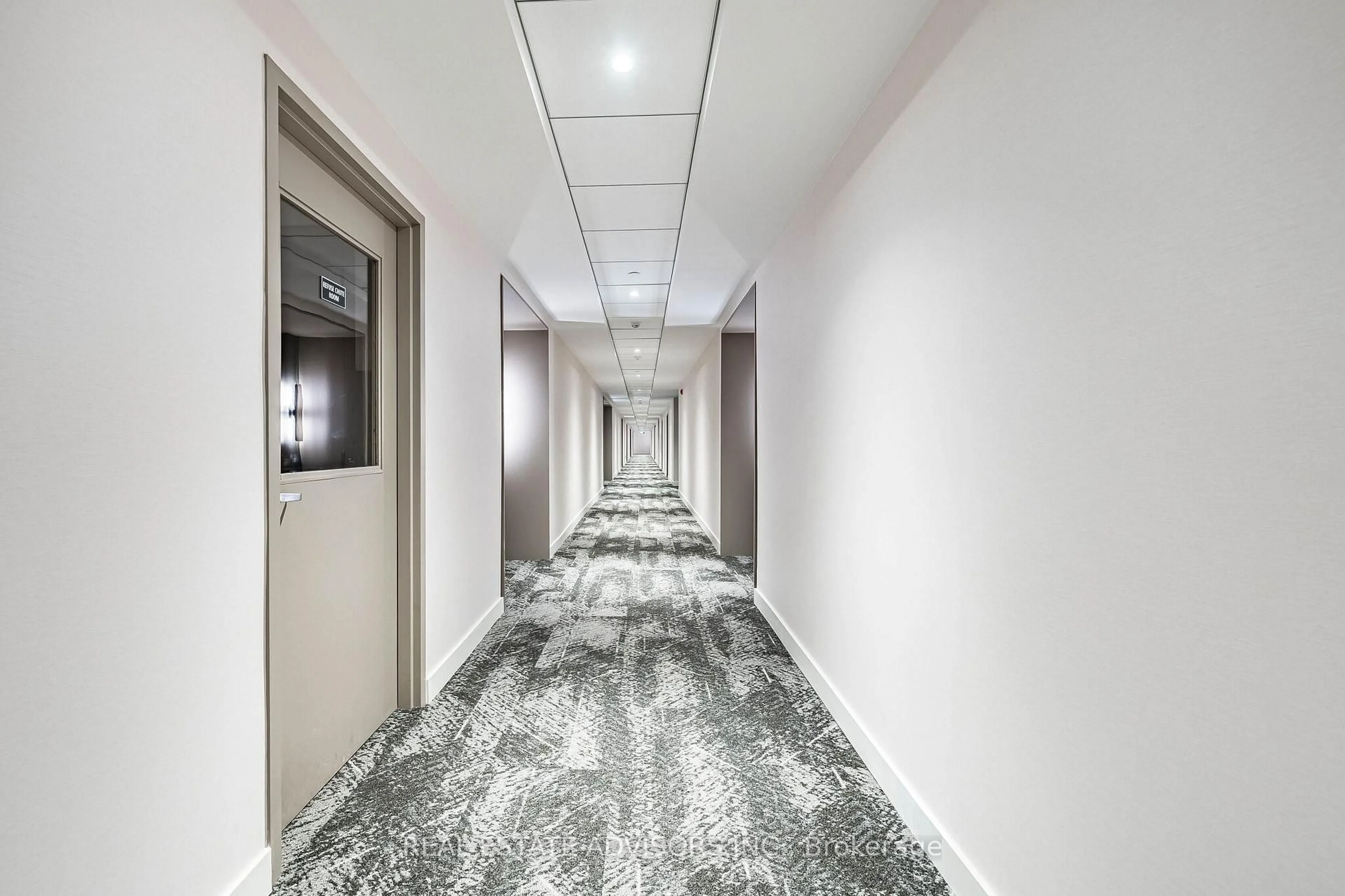 Indoor foyer for 185 Dunlop St #716, Barrie Ontario L4M 1B2