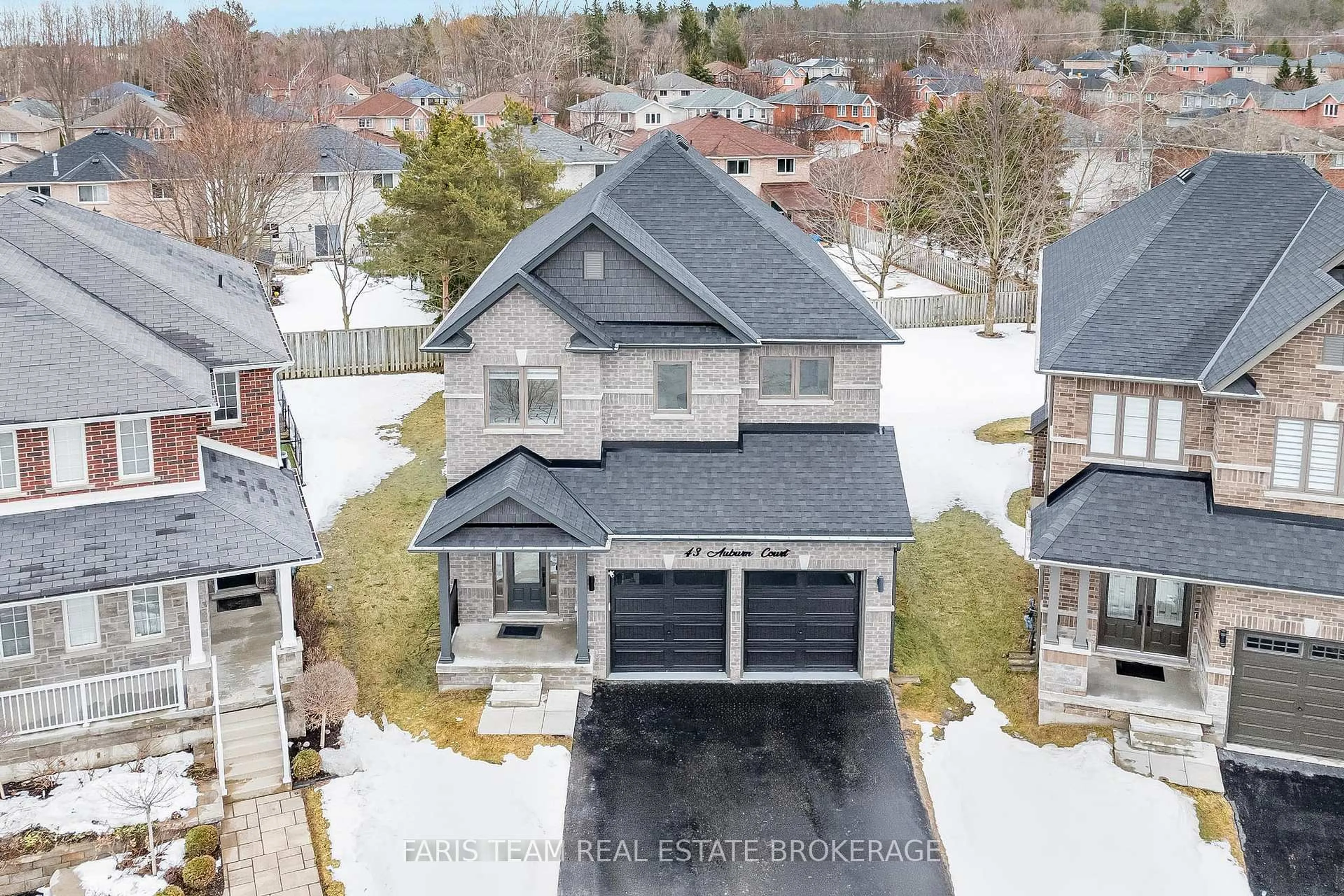 A pic from outside/outdoor area/front of a property/back of a property/a pic from drone, street for 43 Auburn Crt, Barrie Ontario L4N 0A5