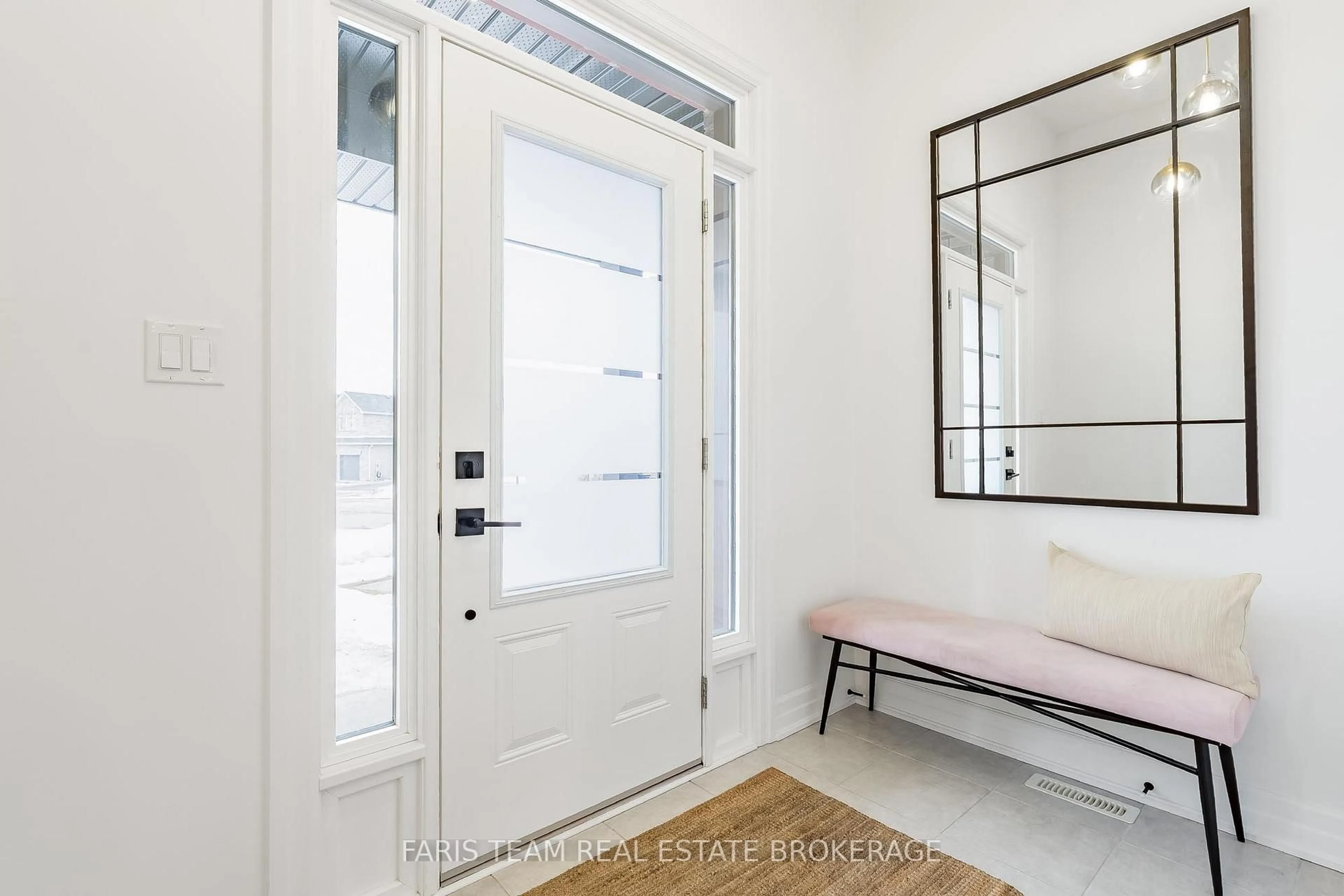 Indoor entryway for 43 Auburn Crt, Barrie Ontario L4N 0A5