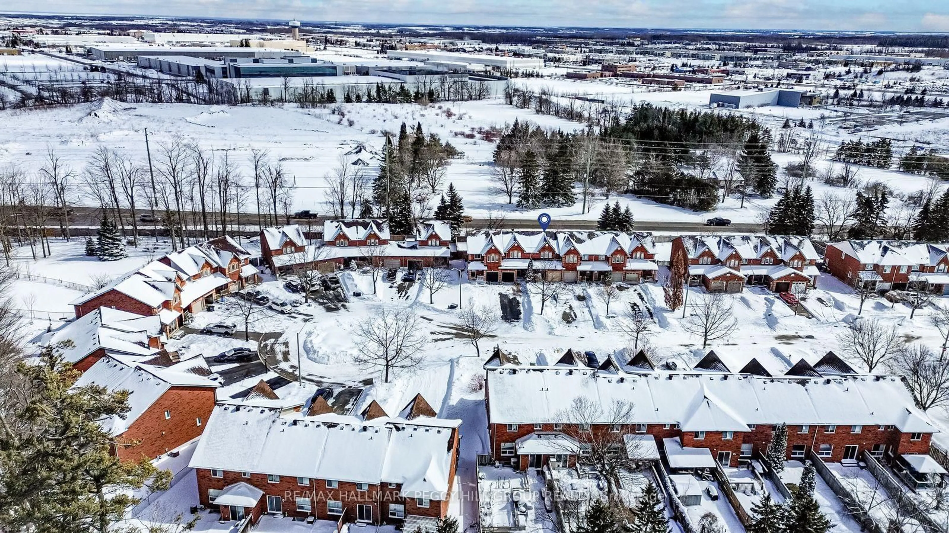 A pic from outside/outdoor area/front of a property/back of a property/a pic from drone, unknown for 15 Huitema Crt, Barrie Ontario L4N 9P9