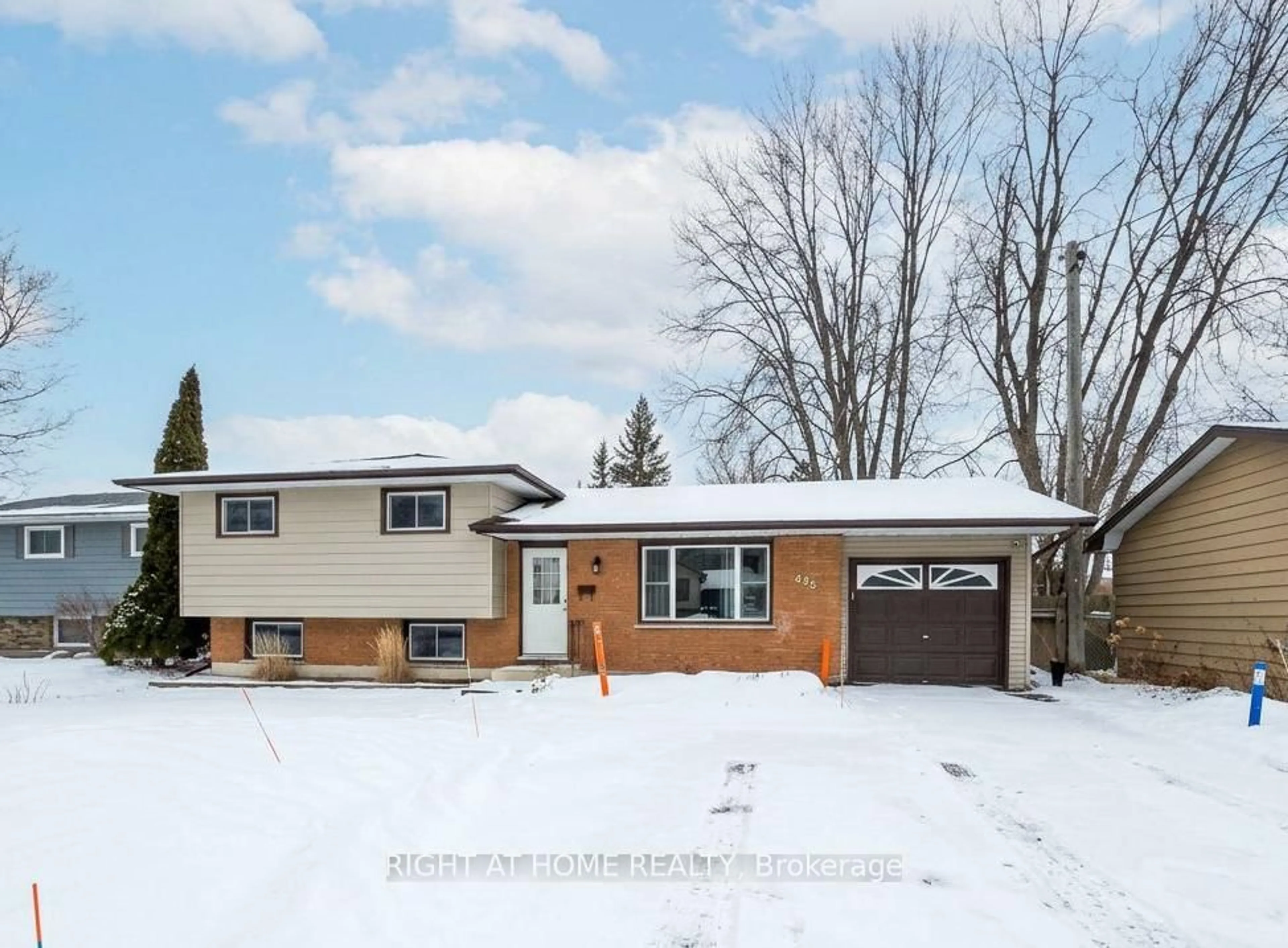 Home with vinyl exterior material, street for 438 Forest Ave, Orillia Ontario L3V 4A1