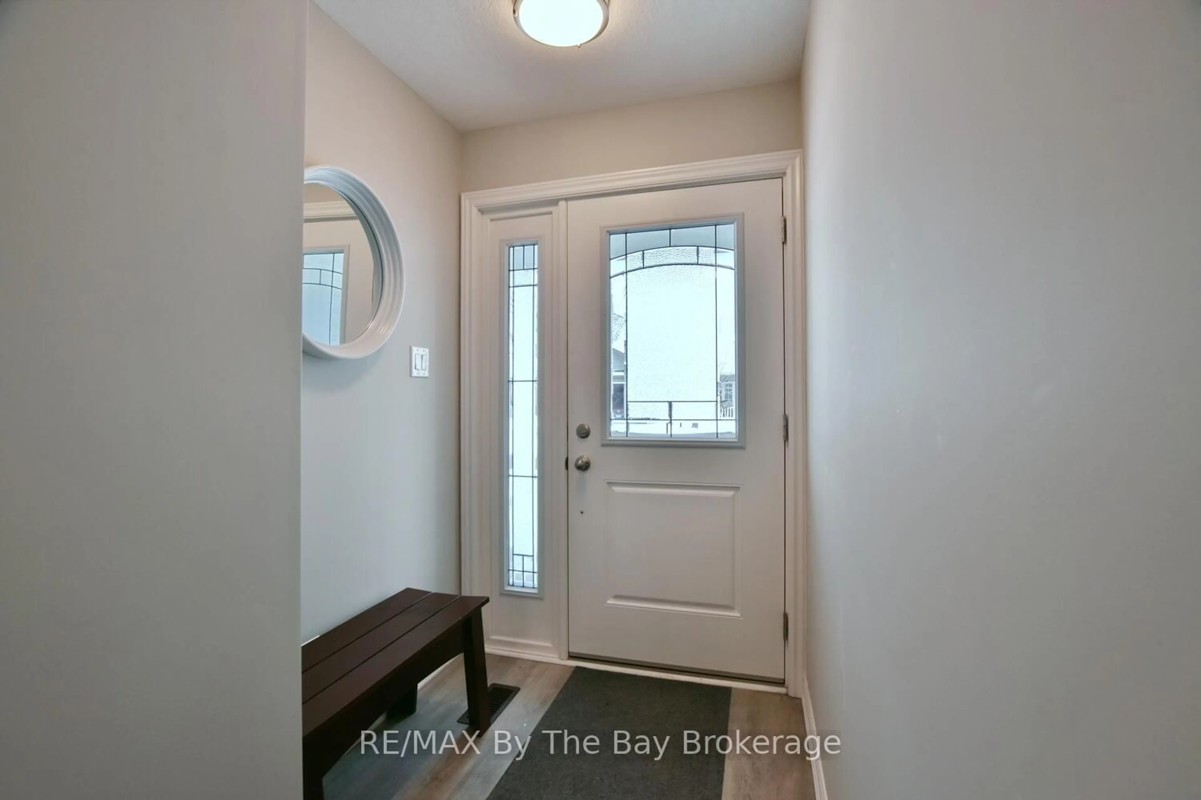 Indoor entryway for 30 Ivy Cres, Wasaga Beach Ontario L9Z 0H8