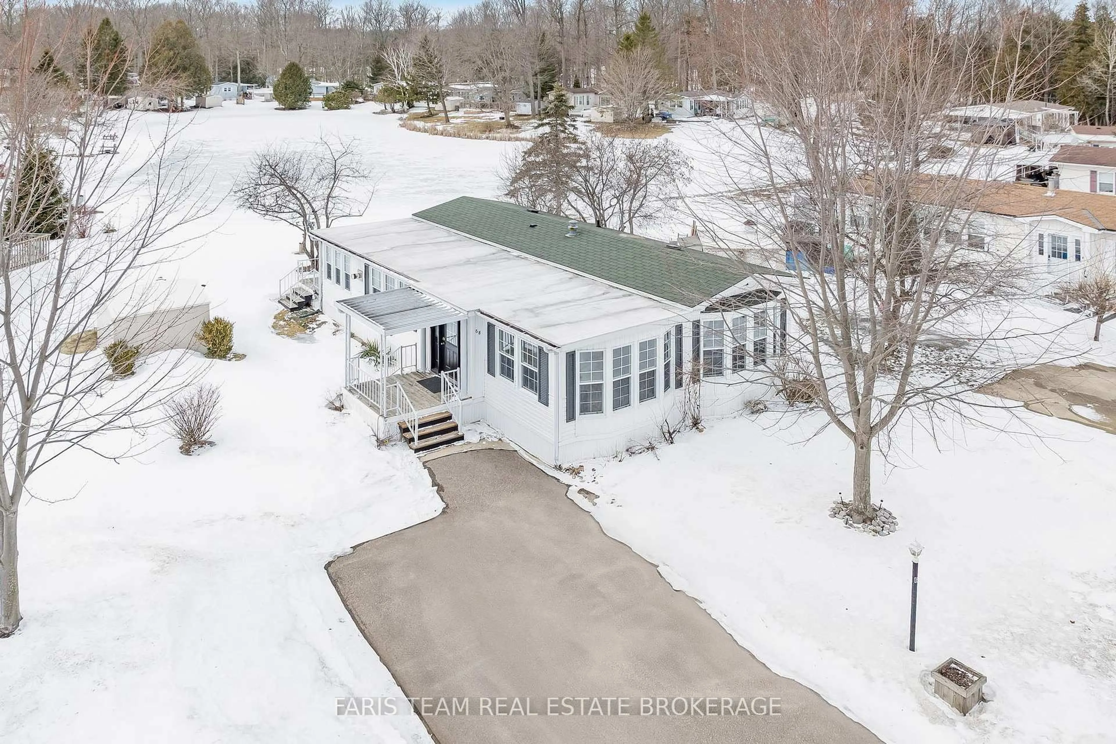A pic from outside/outdoor area/front of a property/back of a property/a pic from drone, unknown for 68 The Boardwalk, Wasaga Beach Ontario L9Z 3A8