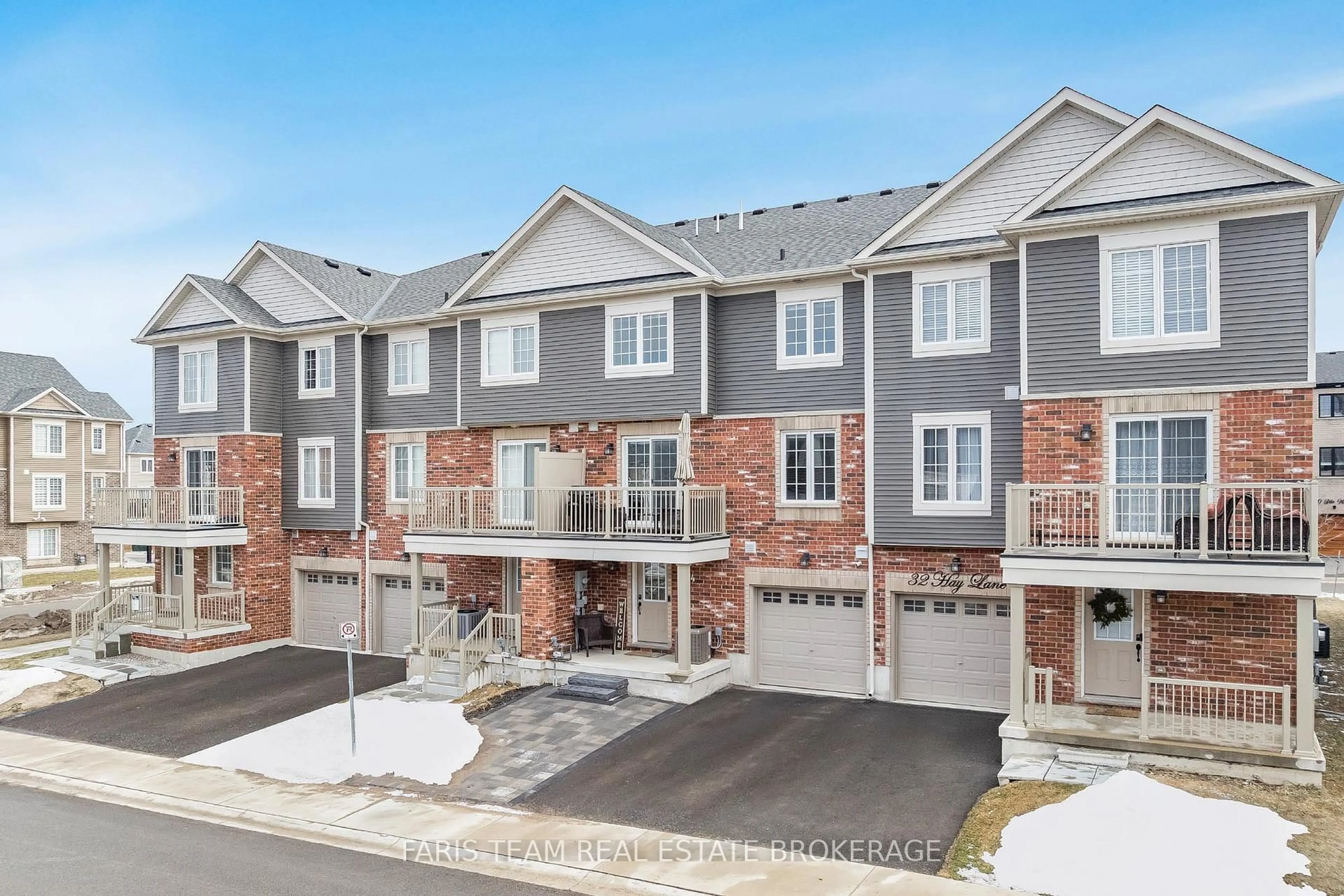 A pic from outside/outdoor area/front of a property/back of a property/a pic from drone, street for 34 Hay Lane, Barrie Ontario L9J 0V5