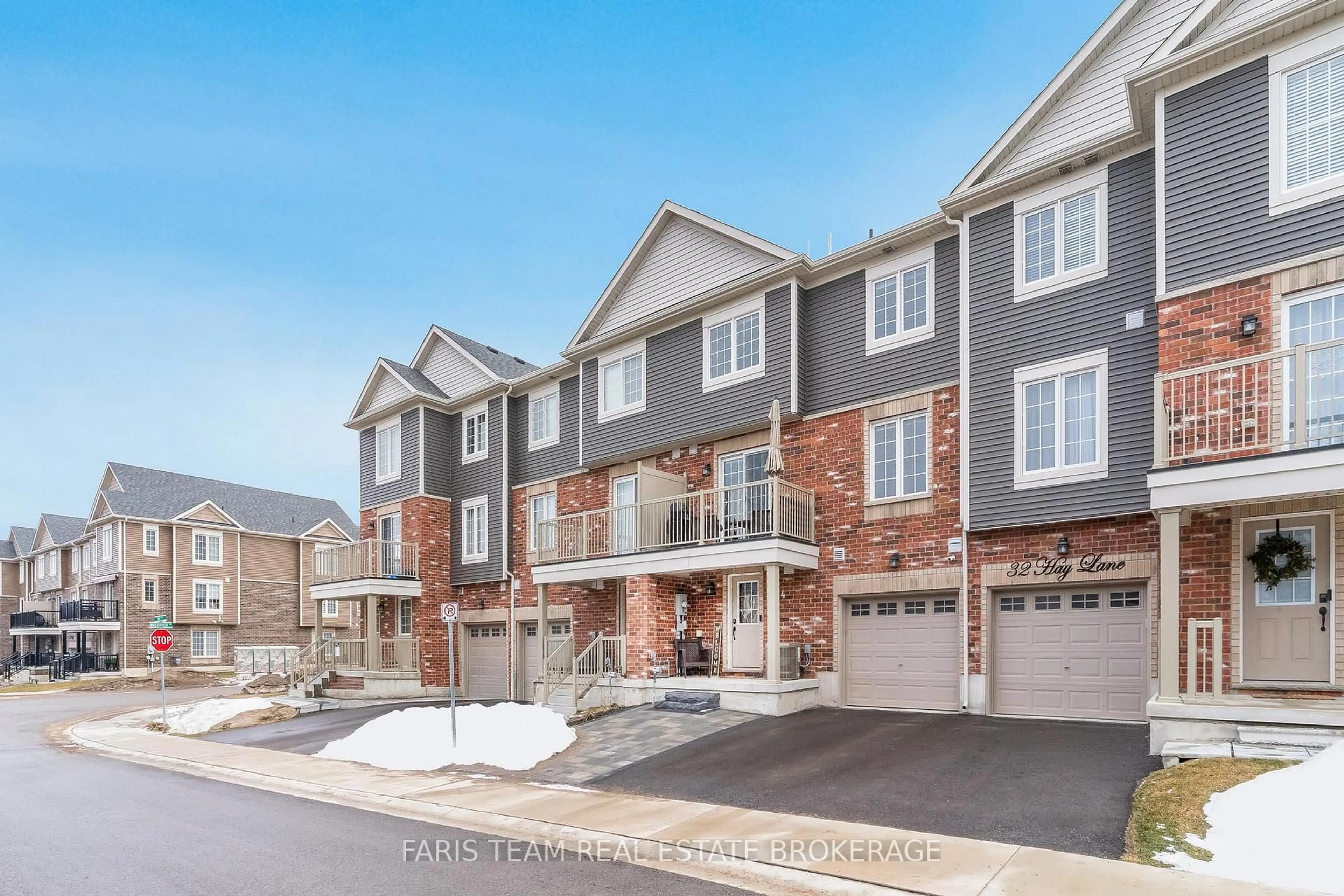 A pic from outside/outdoor area/front of a property/back of a property/a pic from drone, street for 34 Hay Lane, Barrie Ontario L9J 0V5