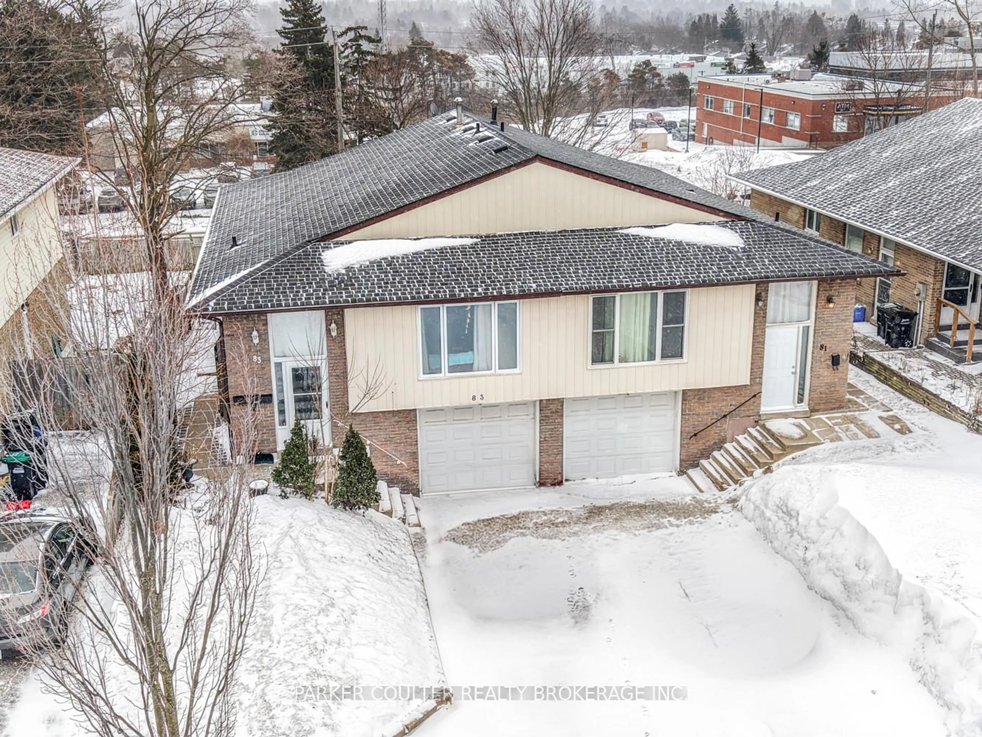 A pic from outside/outdoor area/front of a property/back of a property/a pic from drone, street for 83 Daphne Cres, Barrie Ontario L4M 2Y7