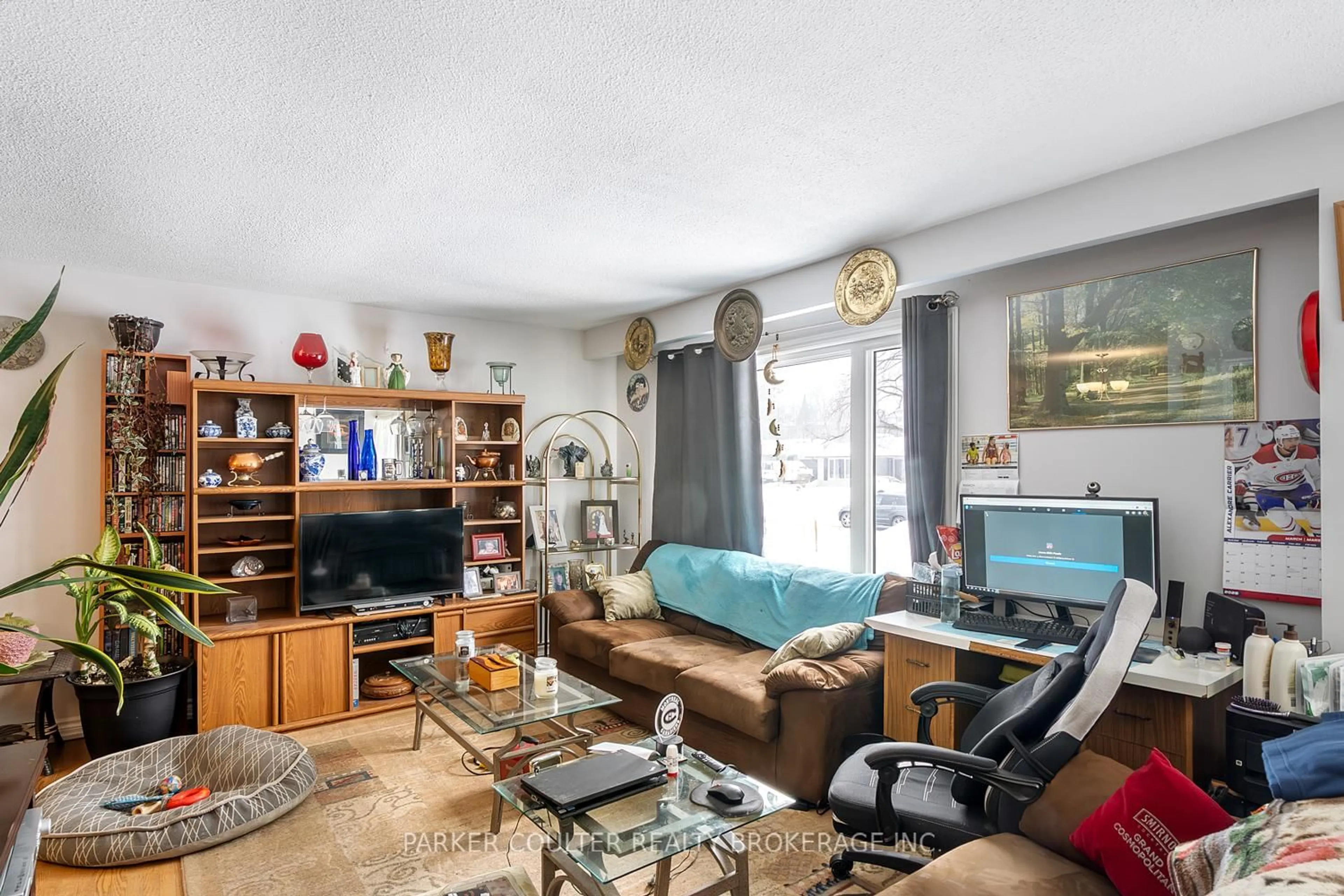 Living room with furniture, unknown for 83 Daphne Cres, Barrie Ontario L4M 2Y7