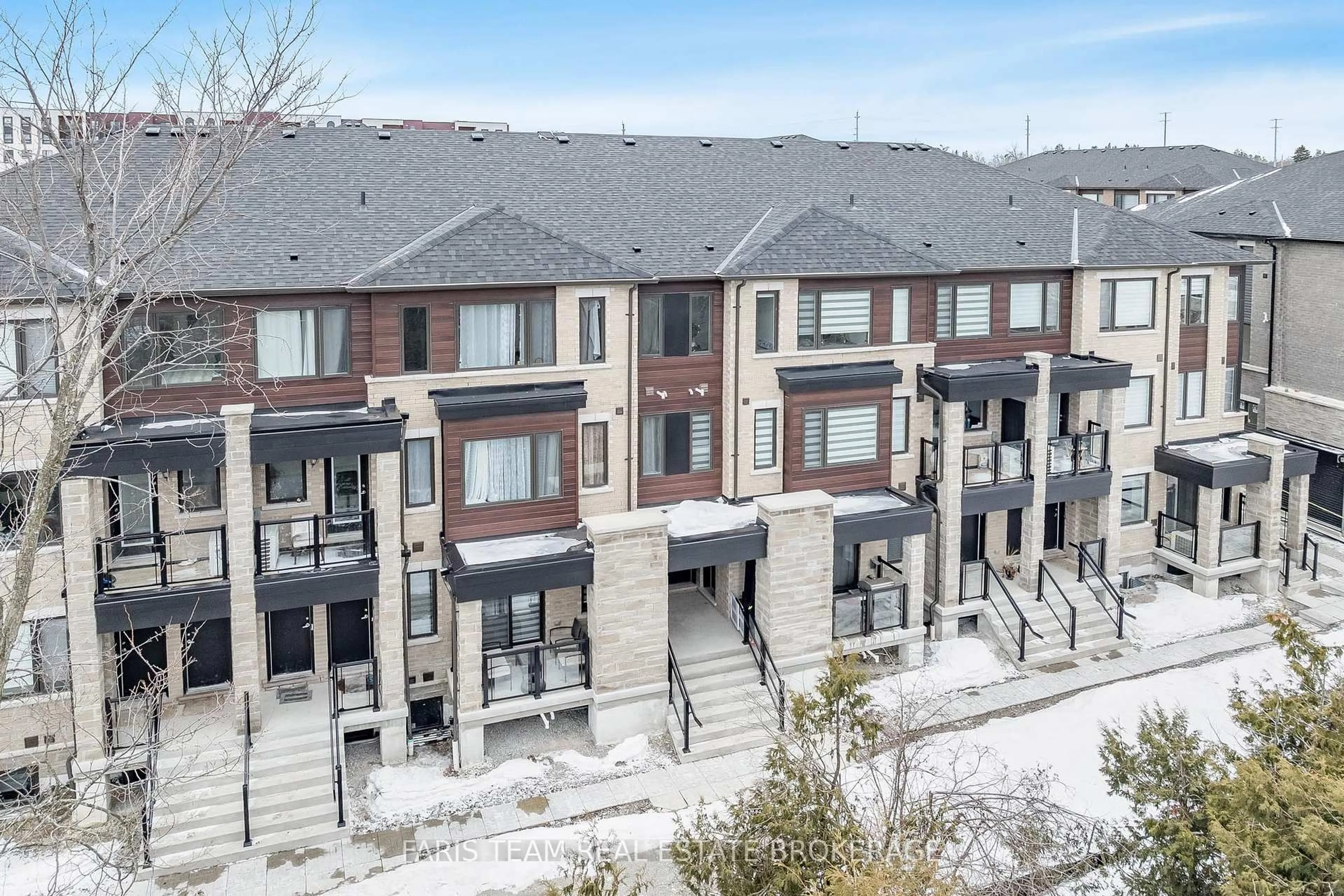 A pic from outside/outdoor area/front of a property/back of a property/a pic from drone, mountain view for 39 Appletree Lane, Barrie Ontario L9J 0P1