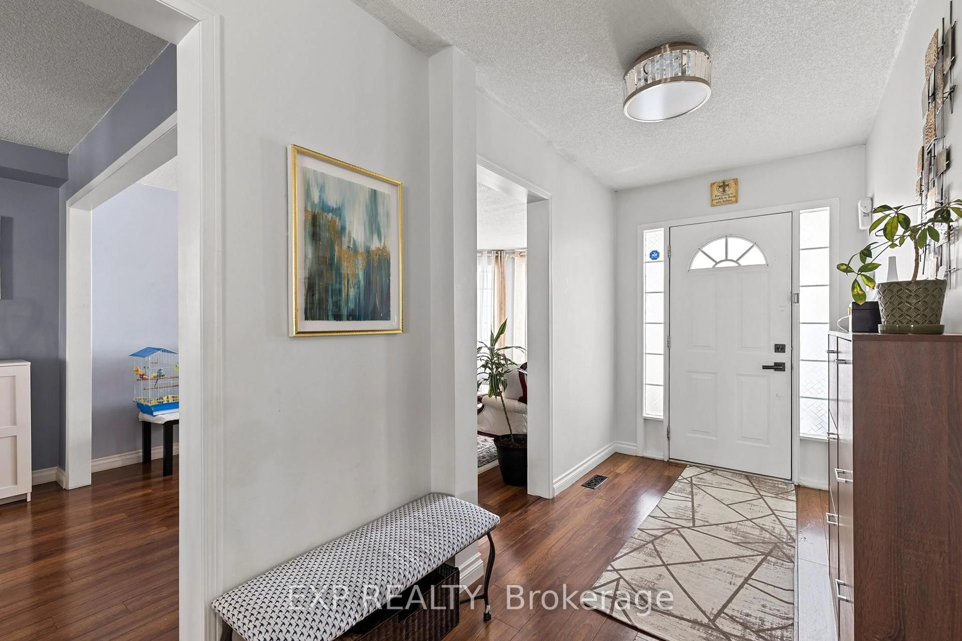 Indoor entryway for 5 SUN KING Cres, Barrie Ontario L4M 7J8