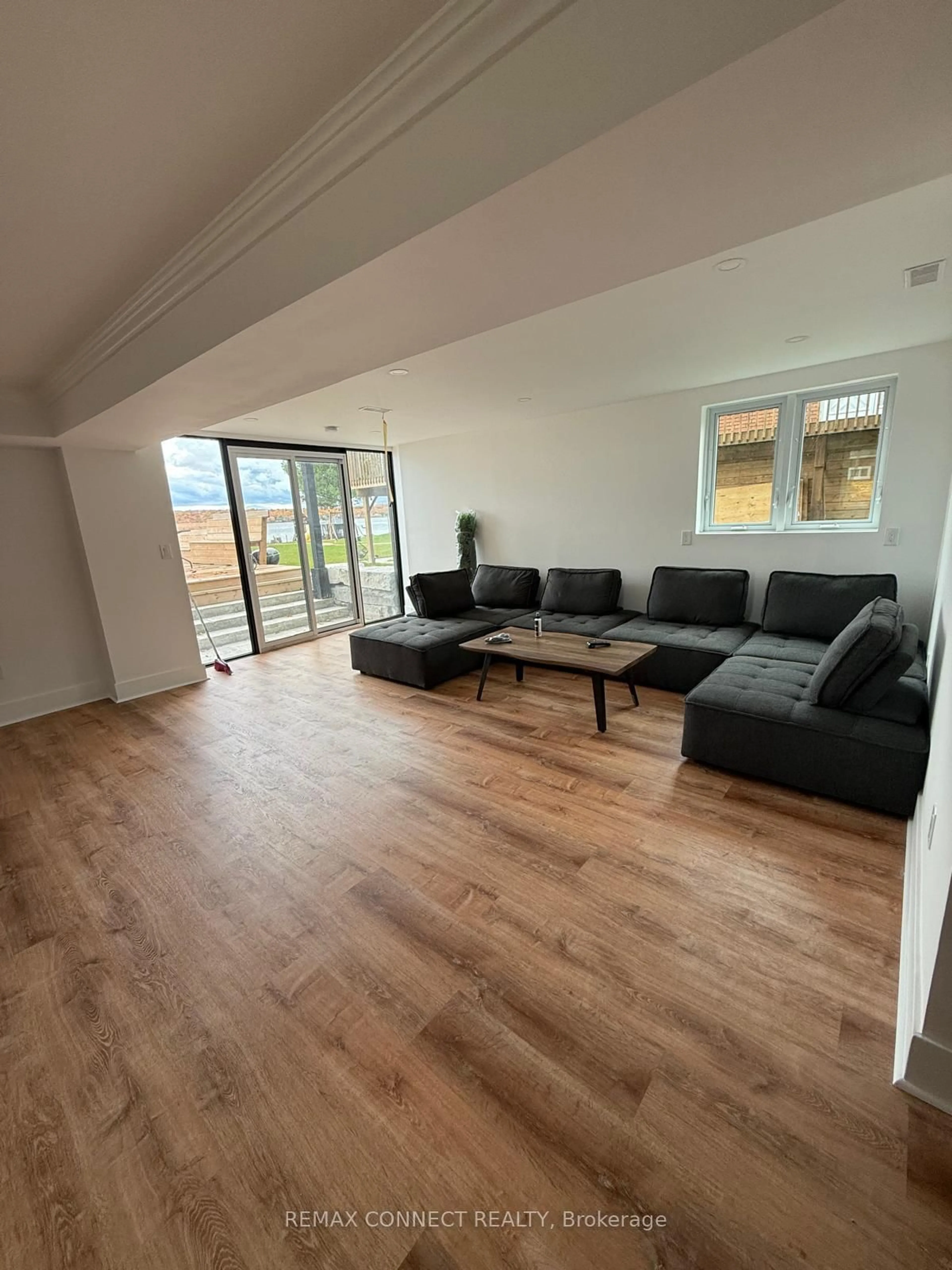 Living room with furniture, wood/laminate floor for 25 Sallows Dr, Tay Ontario L0K 2A0