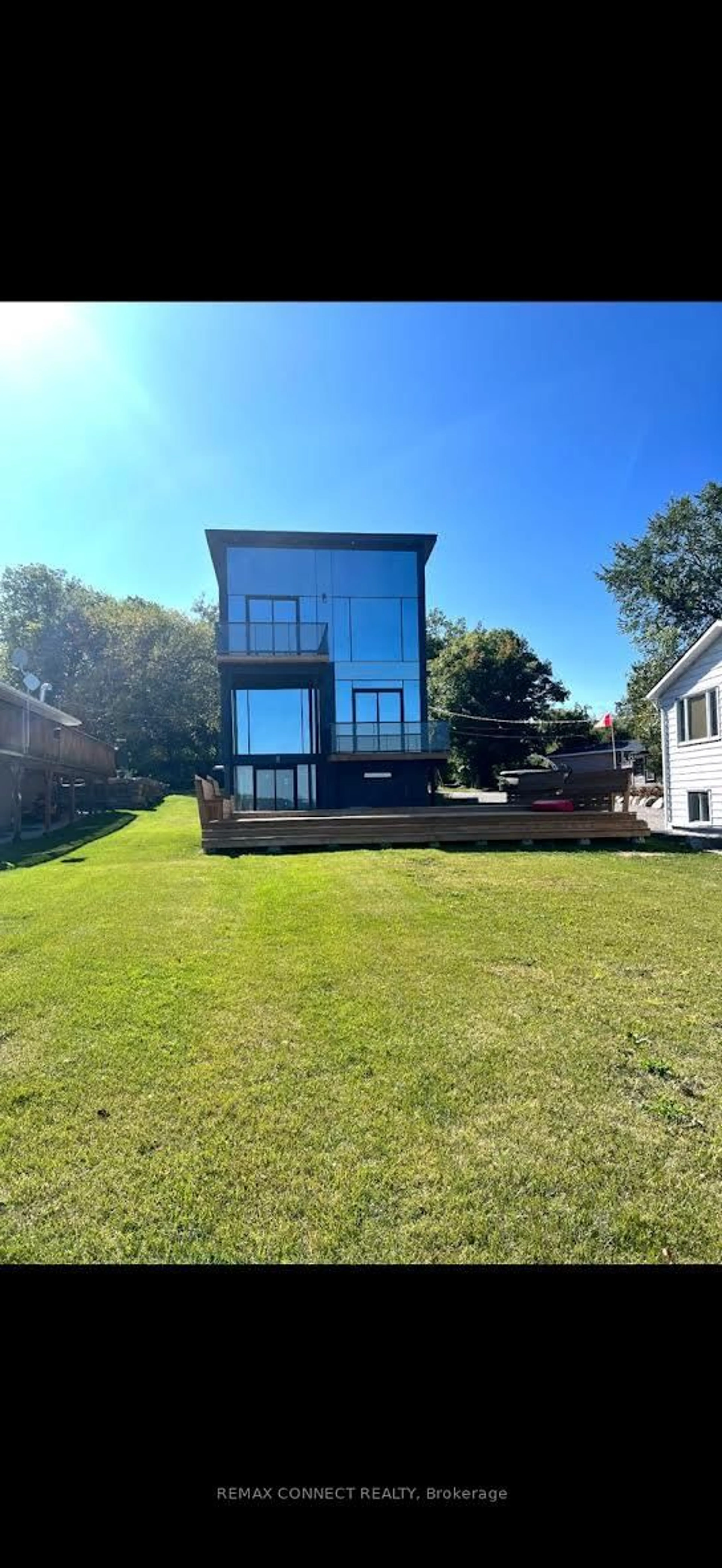 A pic from outside/outdoor area/front of a property/back of a property/a pic from drone, water/lake/river/ocean view for 25 Sallows Dr, Tay Ontario L0K 2A0