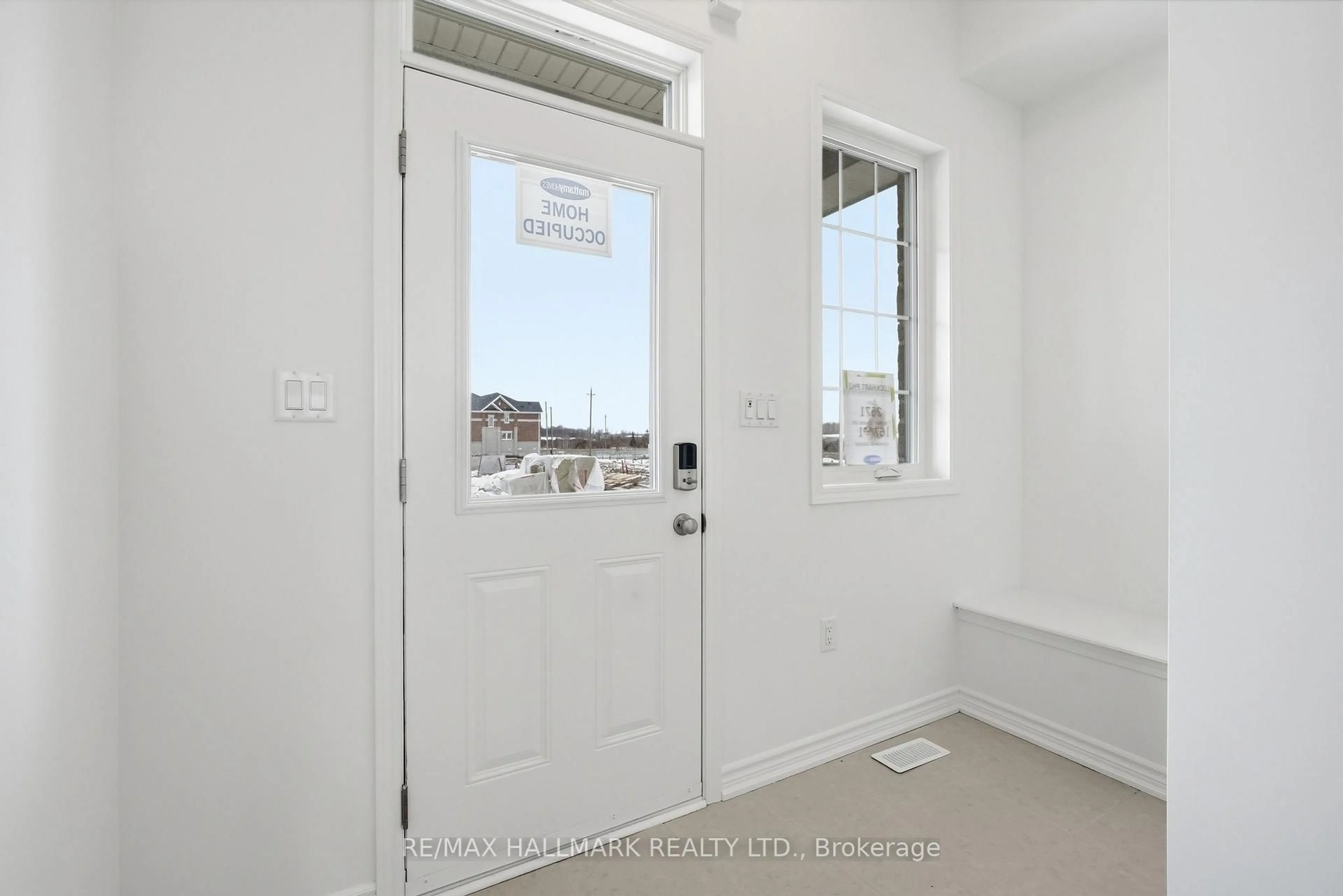 Indoor entryway for 42 Vinewood Cres, Barrie Ontario L9J 1B4