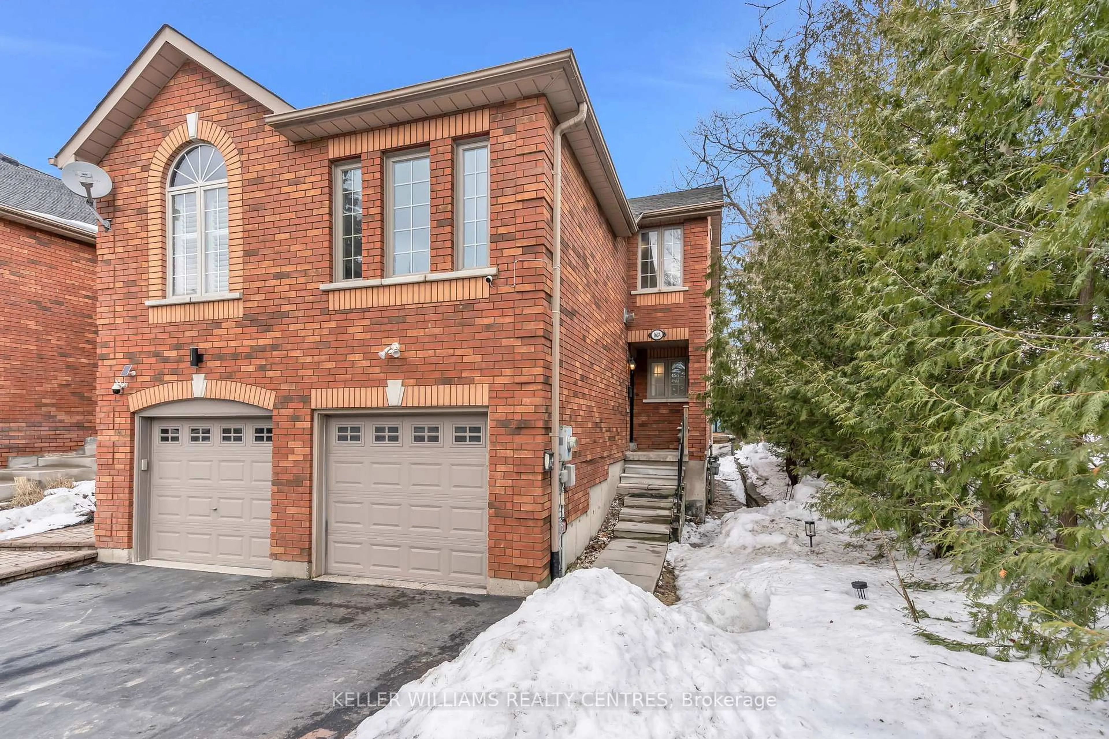 Home with brick exterior material, street for 163A Owen St, Barrie Ontario L4M 3H8