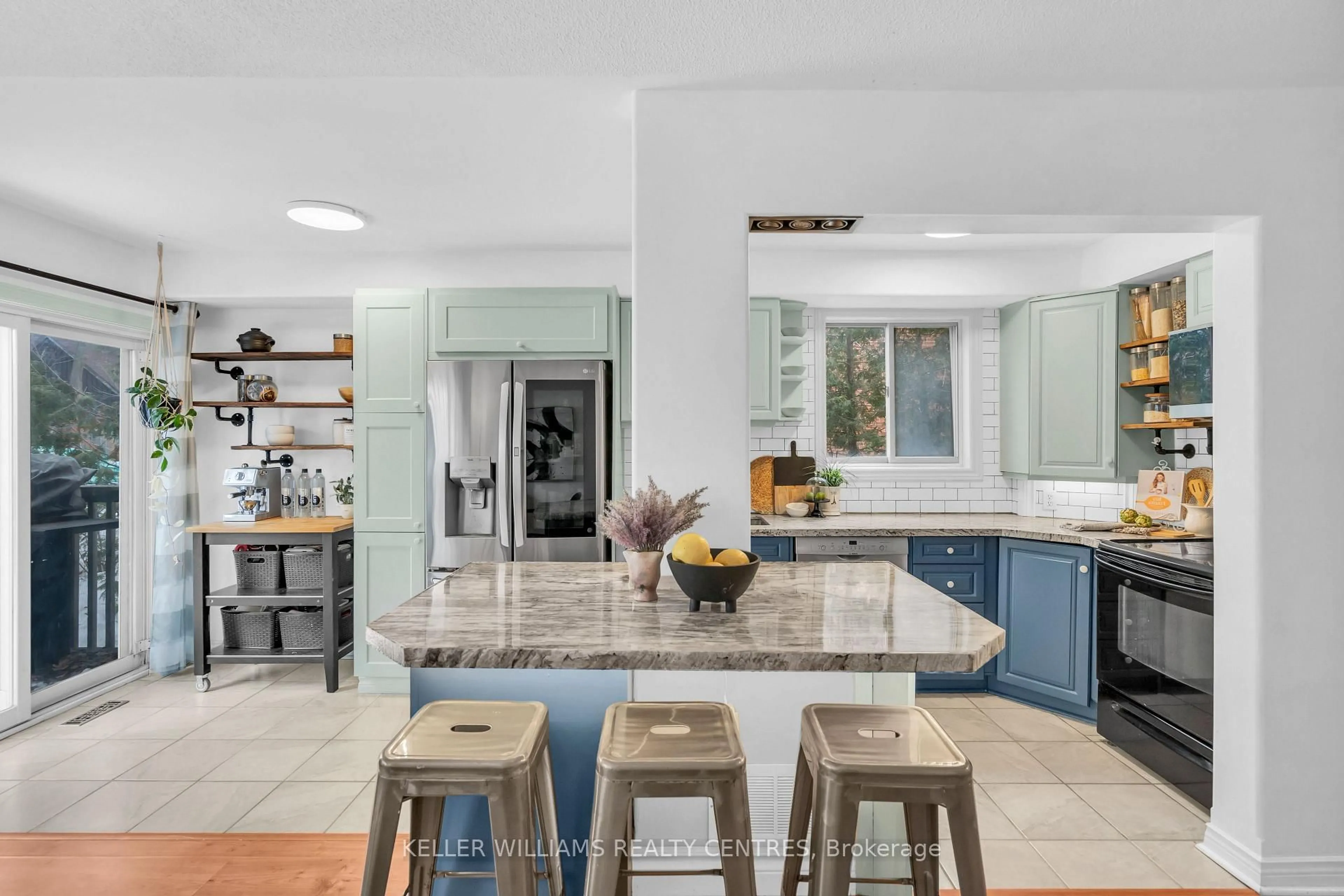 Open concept kitchen, ceramic/tile floor for 163A Owen St, Barrie Ontario L4M 3H8