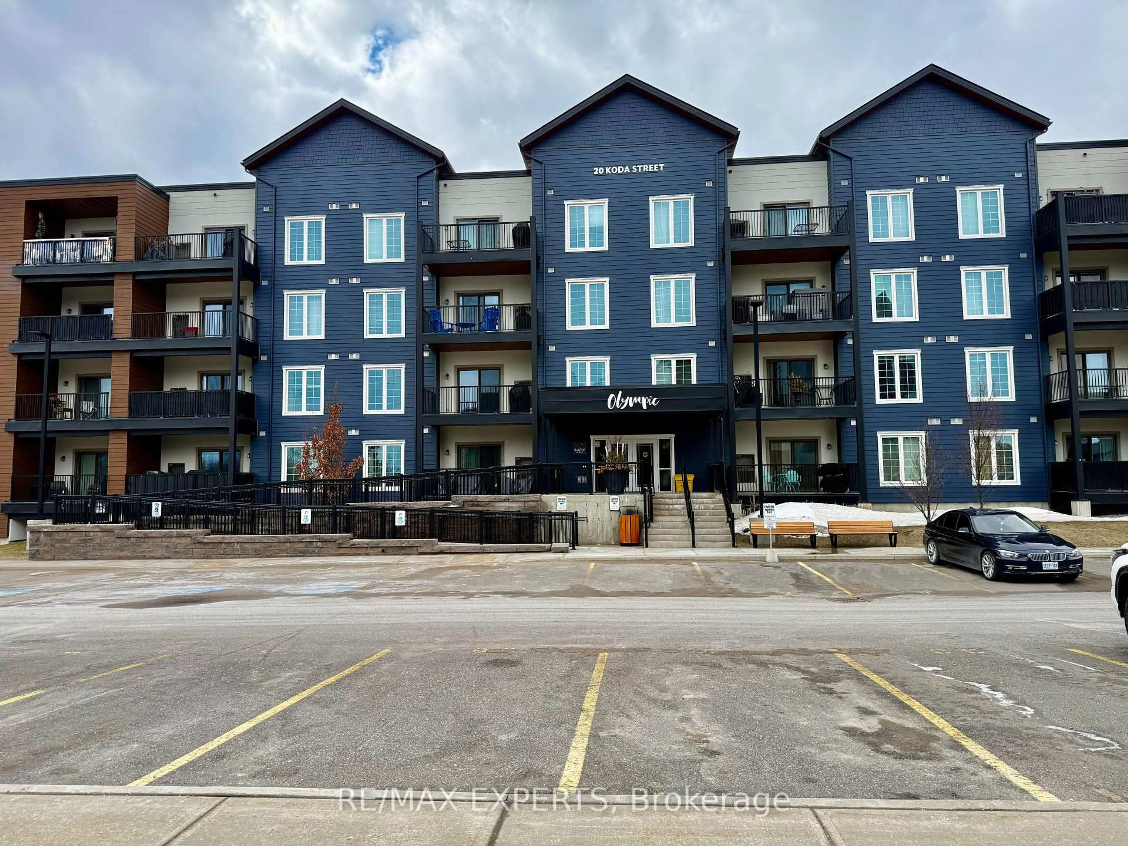 A pic from outside/outdoor area/front of a property/back of a property/a pic from drone, building for 20 Koda St #104, Barrie Ontario L9J 0J7