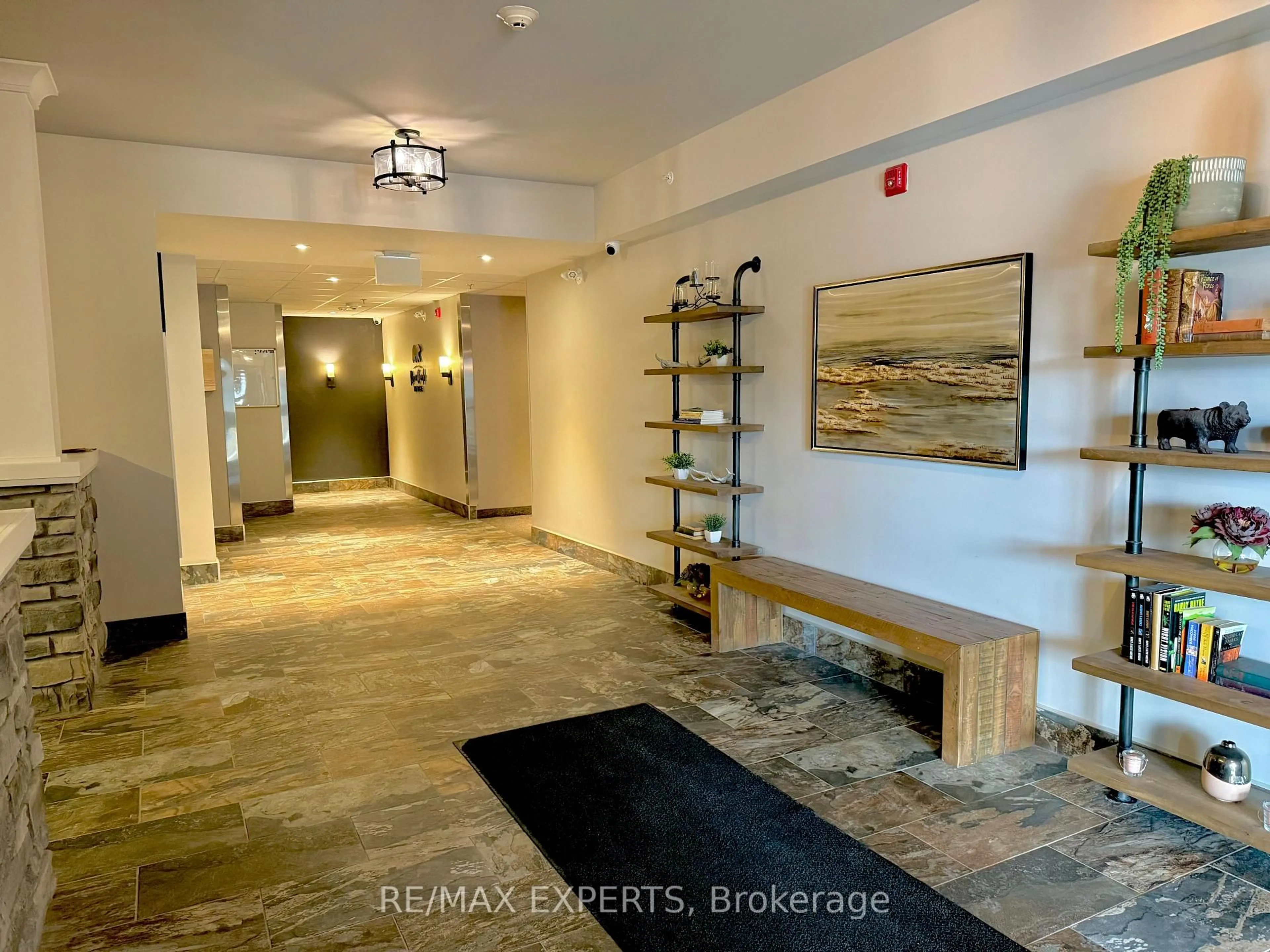 Indoor foyer for 20 Koda St #104, Barrie Ontario L9J 0J7