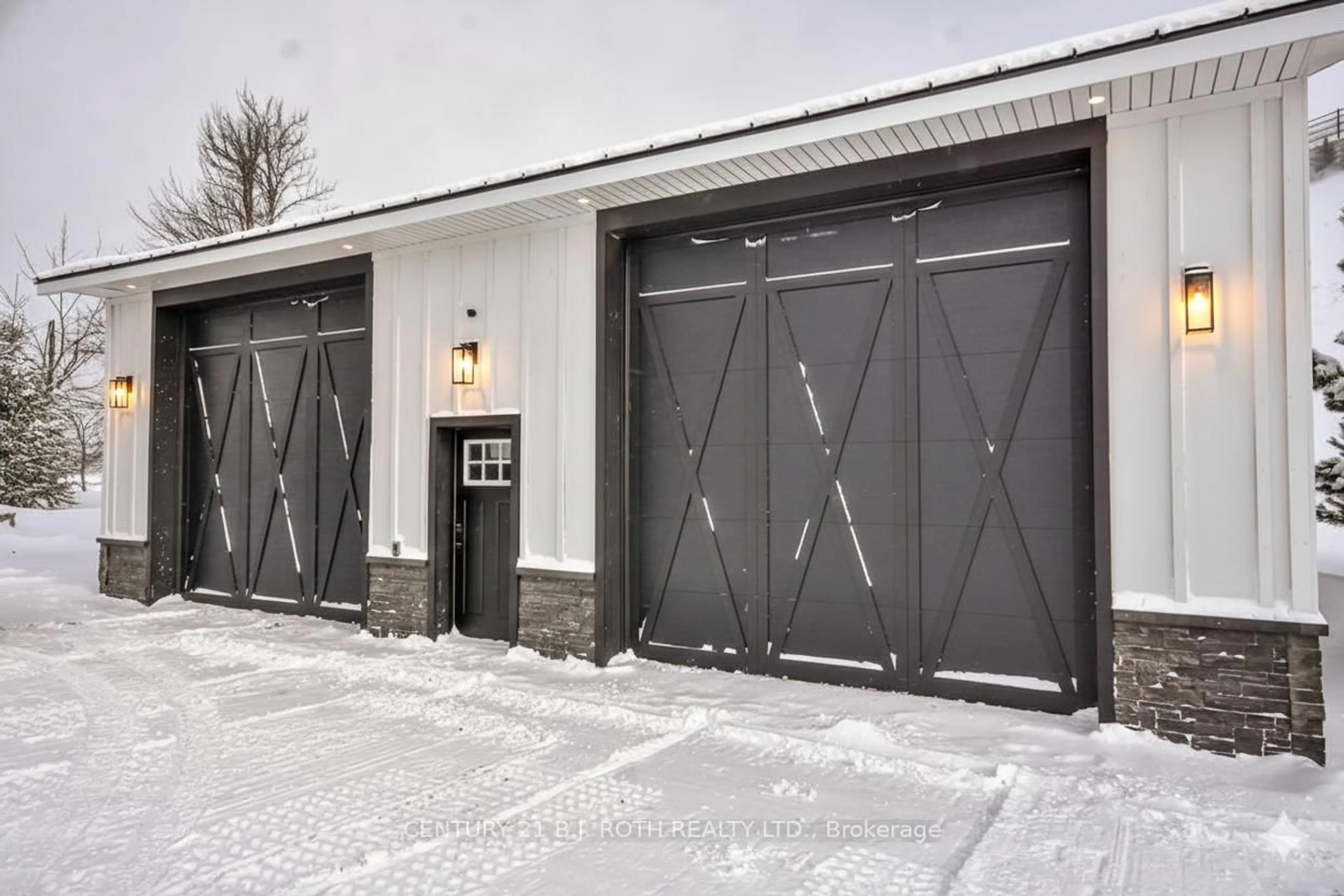 Indoor garage for 4885 6 Line, Oro-Medonte Ontario L0K 1E0