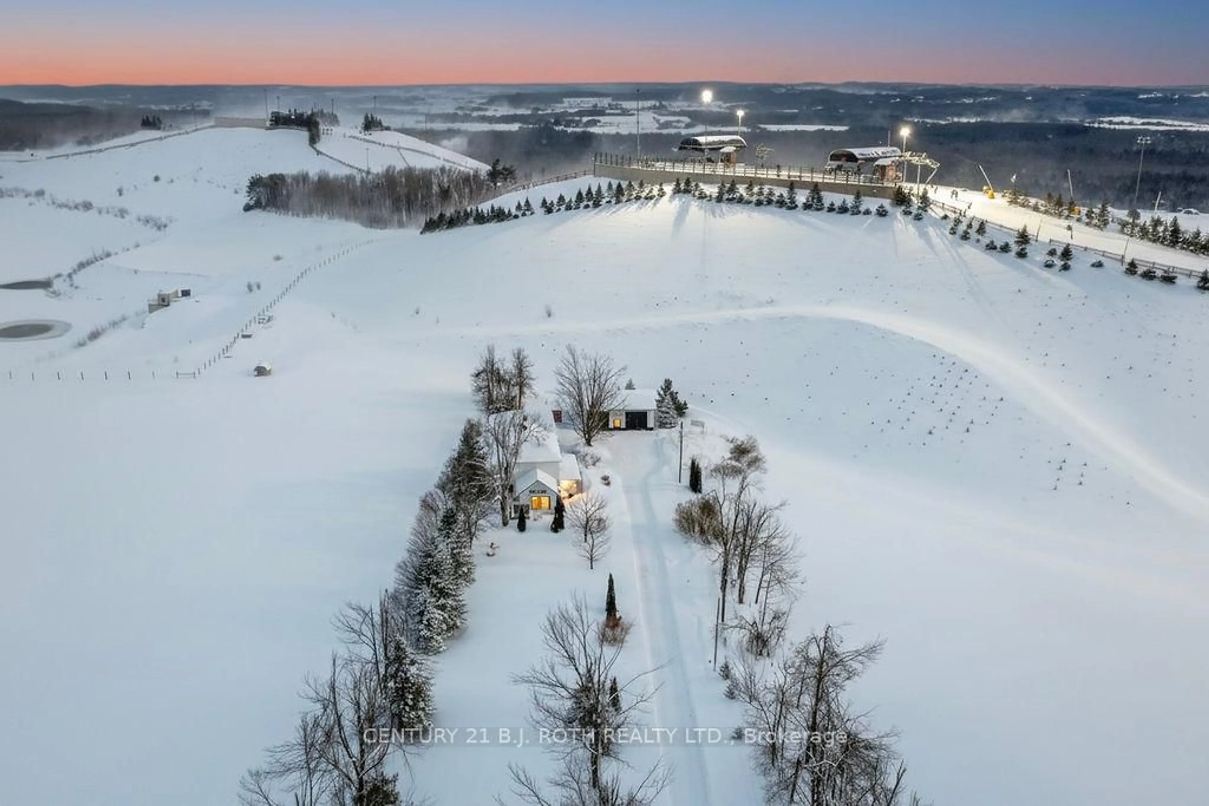 A pic from outside/outdoor area/front of a property/back of a property/a pic from drone, mountain view for 4885 6 Line, Oro-Medonte Ontario L0K 1E0