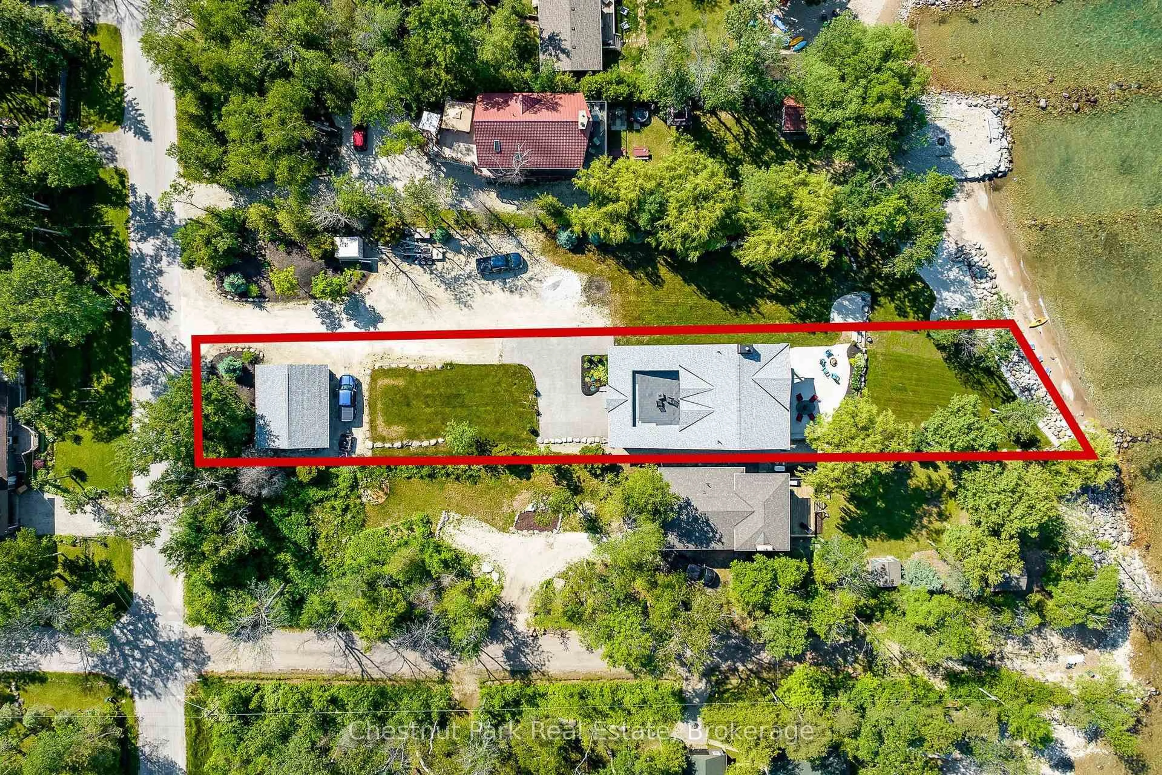 A pic from outside/outdoor area/front of a property/back of a property/a pic from drone, street for 47 Glen Rd, Collingwood Ontario L9Y 0X2