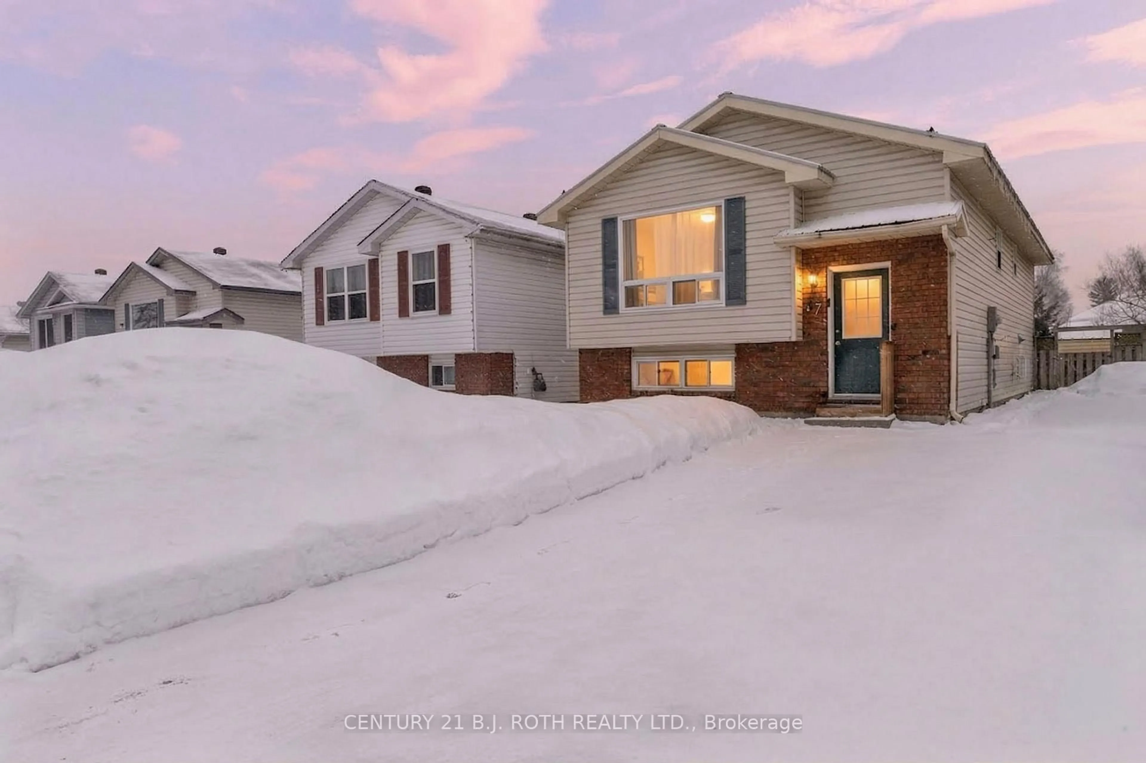 Unknown for 37 Louise Lane, Orillia Ontario L3V 7W1