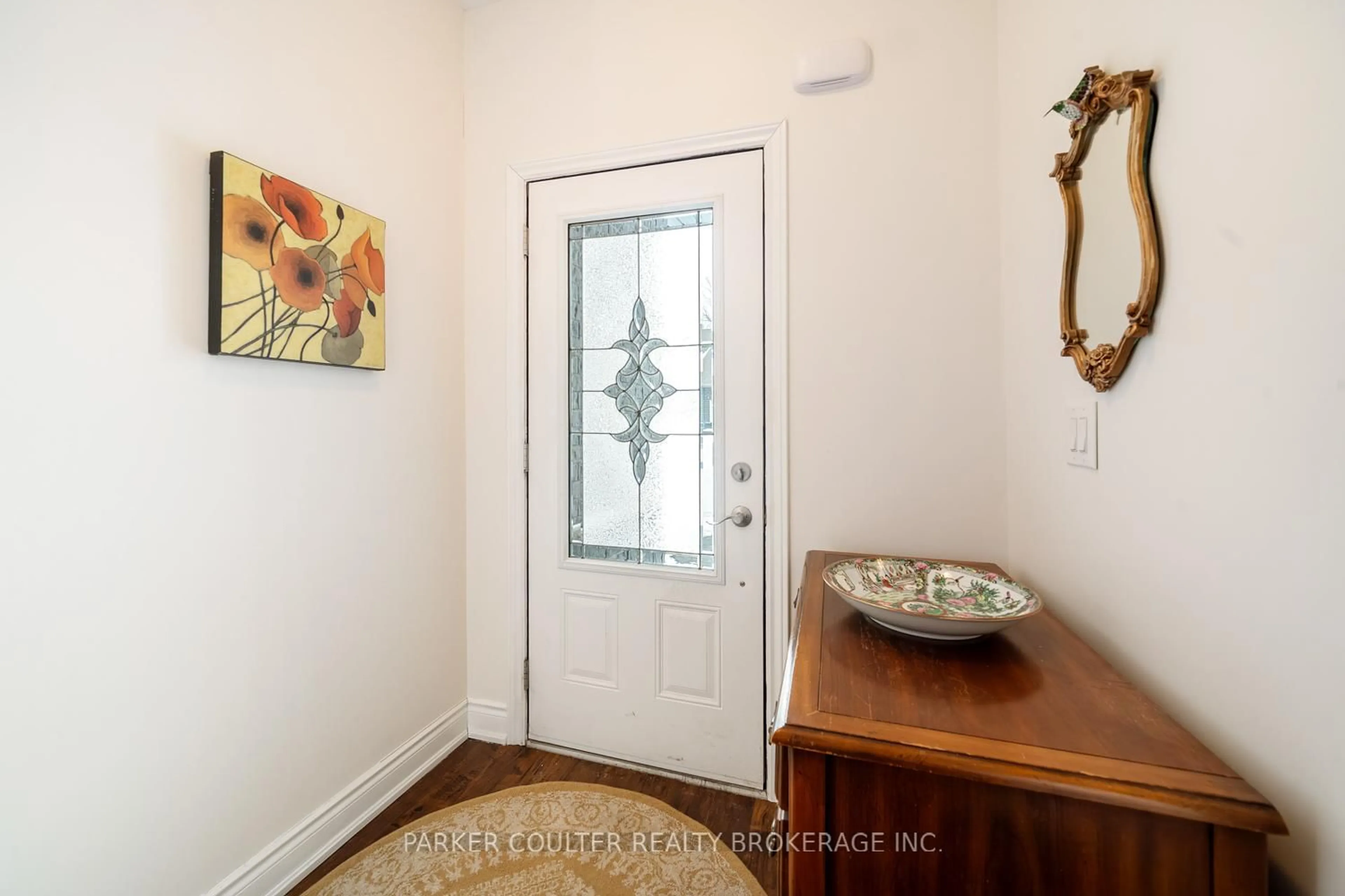 Indoor entryway for 175 Lucy Lane, Orillia Ontario L3V 0G3