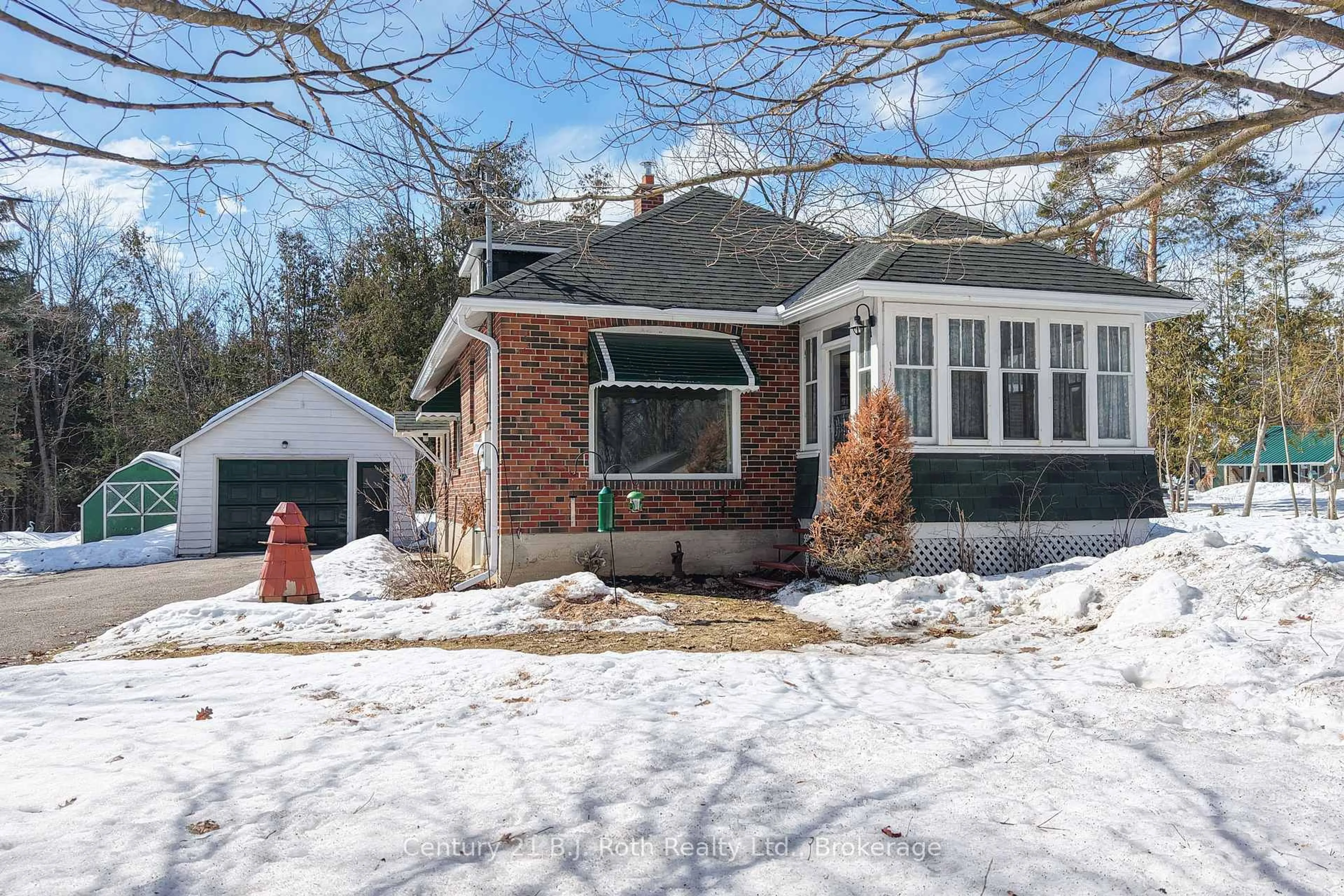 Home with brick exterior material, street for 330 11 Line, Oro-Medonte Ontario L0L 1T0