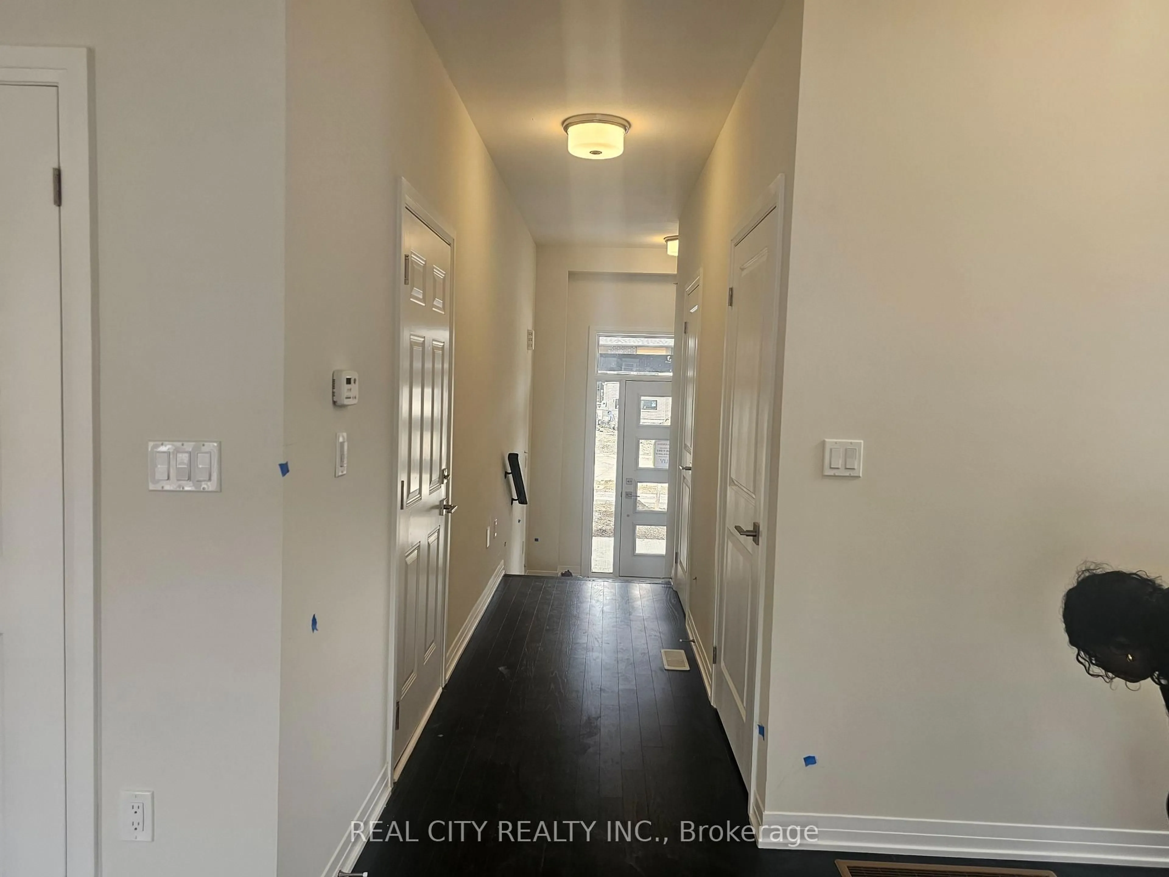 Indoor entryway for 3063 Sandy Acres Ave, Severn Ontario L3V 6H3