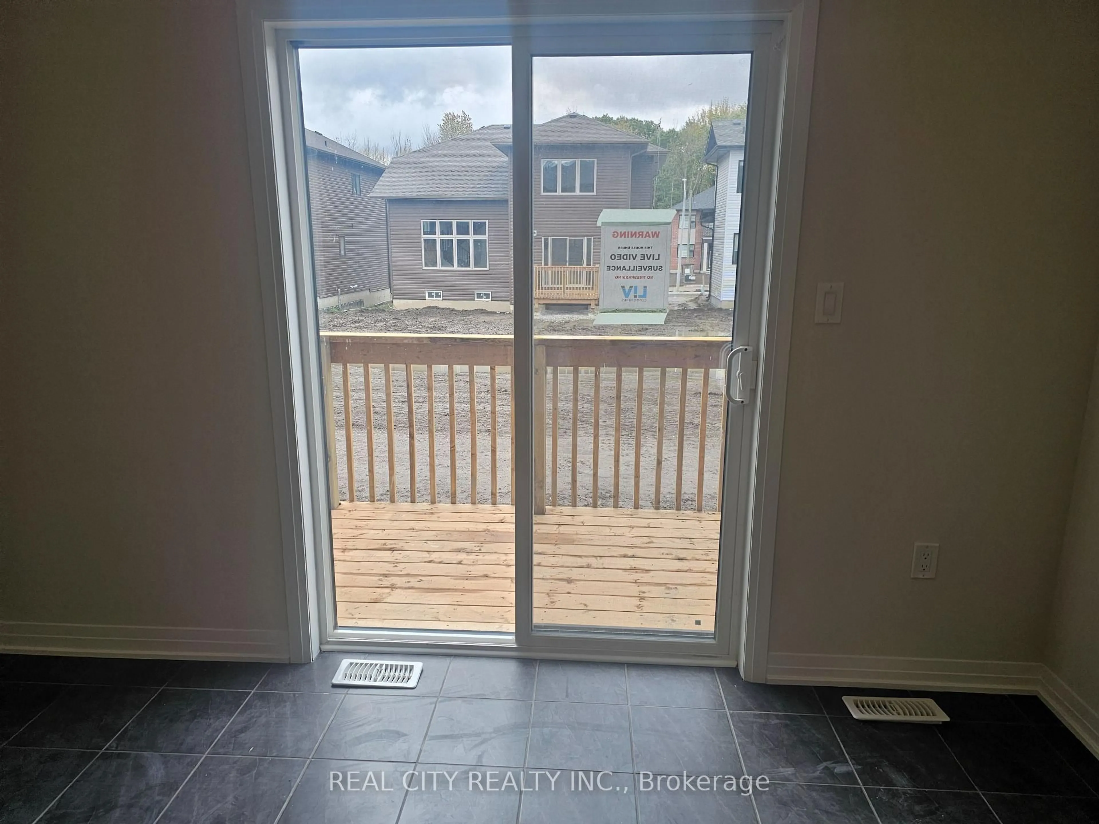 A pic of a room for 3063 Sandy Acres Ave, Severn Ontario L3V 6H3