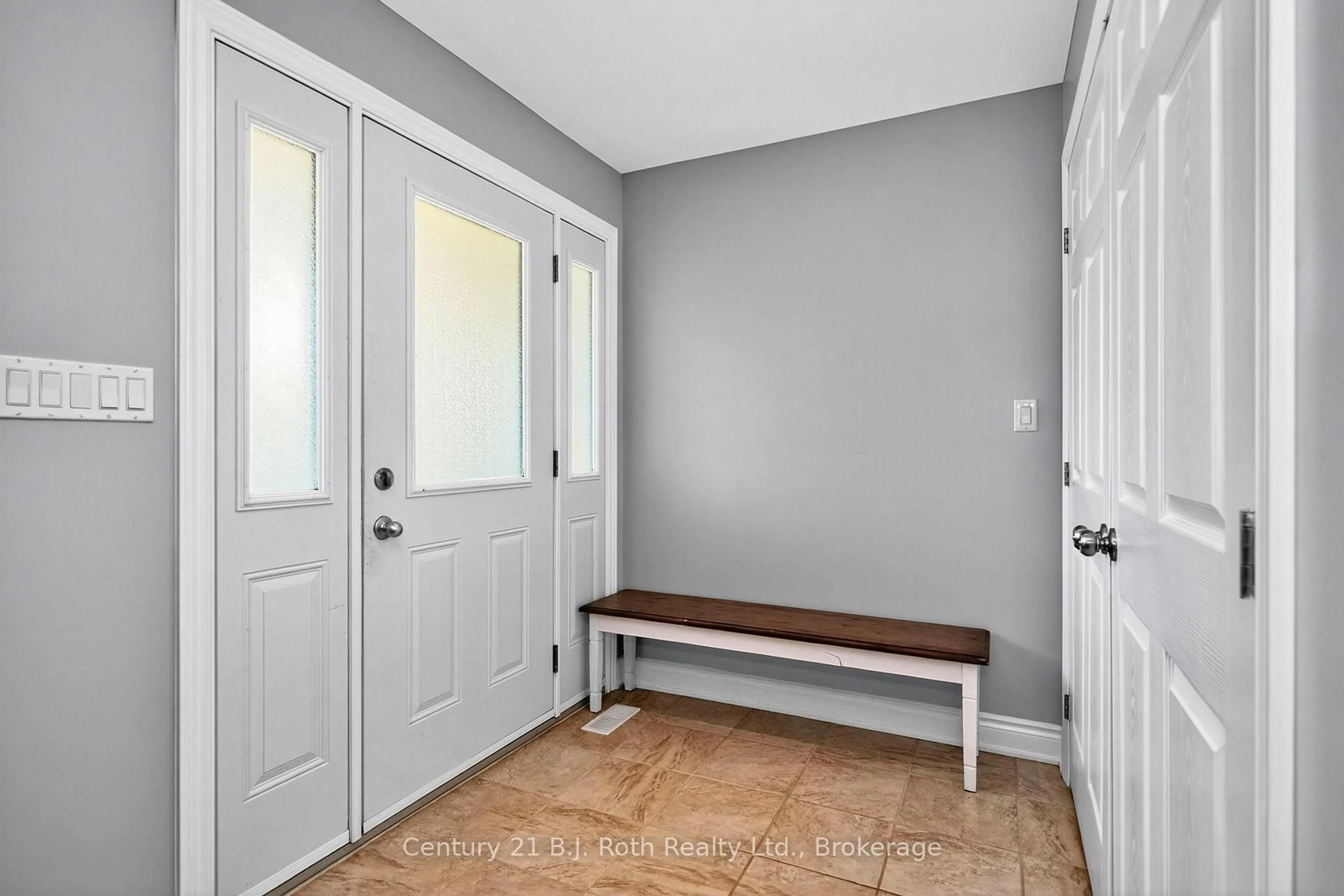 Indoor entryway for 161 Forest Harbour Pkwy, Tay Ontario L0K 1E0