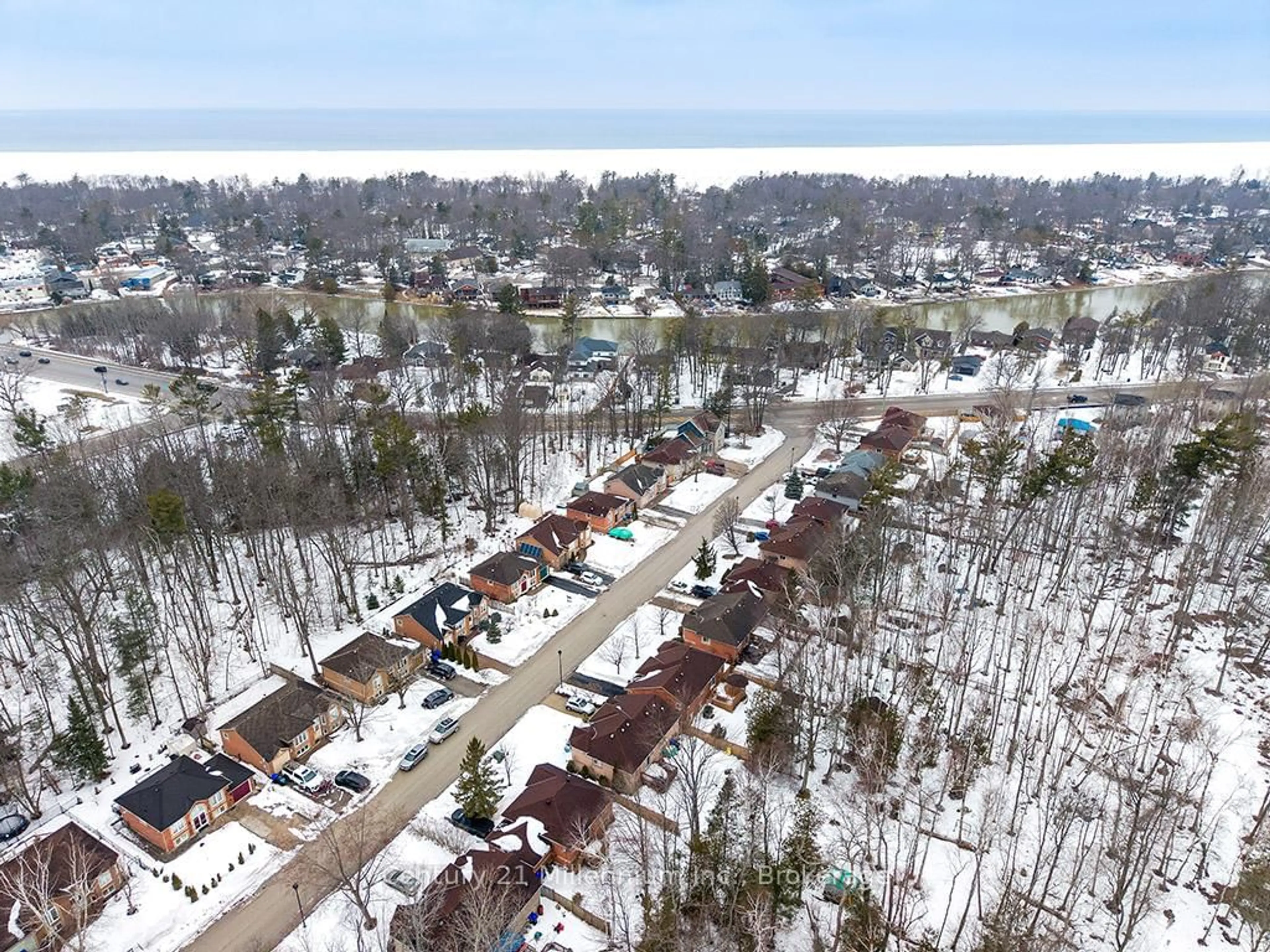 A pic from outside/outdoor area/front of a property/back of a property/a pic from drone, street for 15 Brillinger Dr, Wasaga Beach Ontario L9Z 1L4
