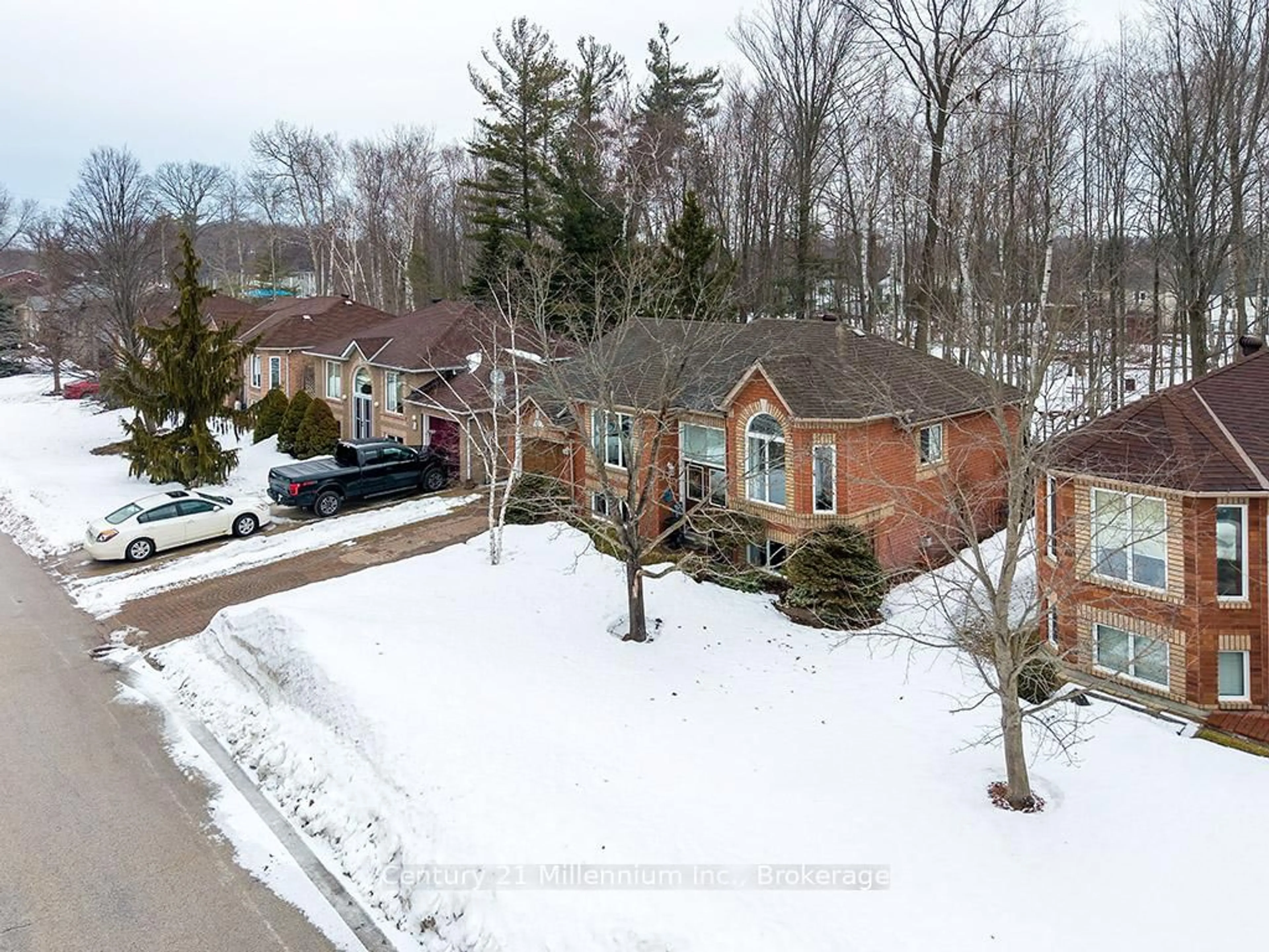 A pic from outside/outdoor area/front of a property/back of a property/a pic from drone, unknown for 15 Brillinger Dr, Wasaga Beach Ontario L9Z 1L4