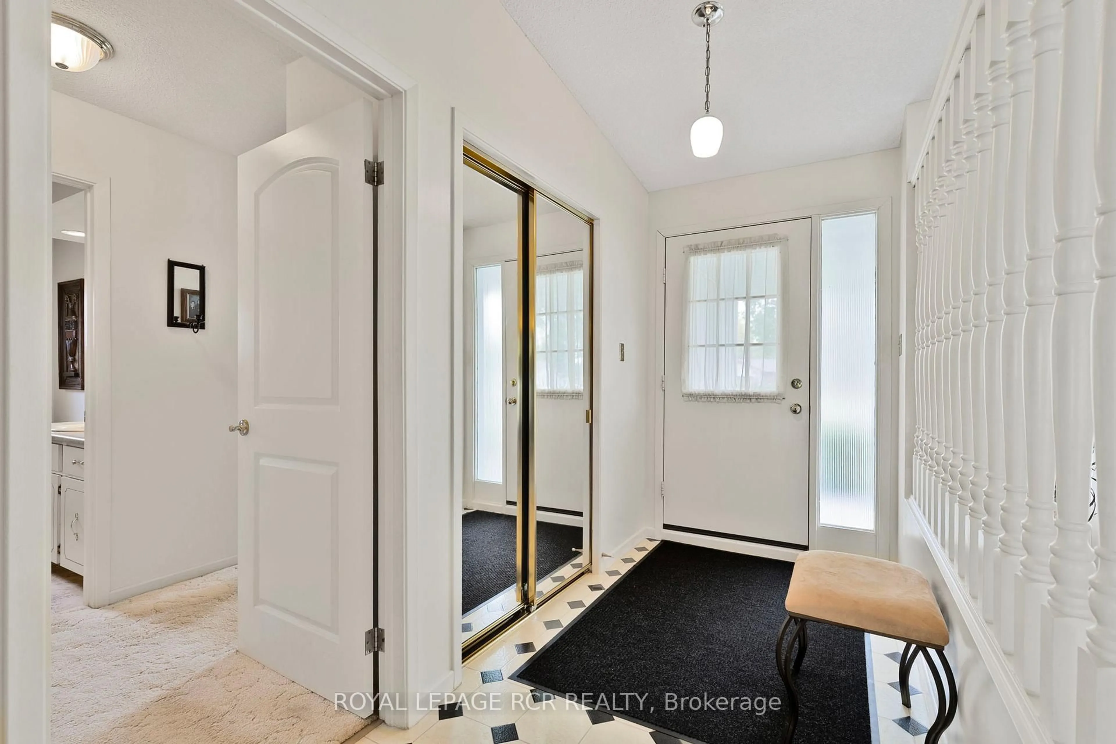 Indoor entryway for 5 Park Lane, Ramara Ontario L0K 1B0