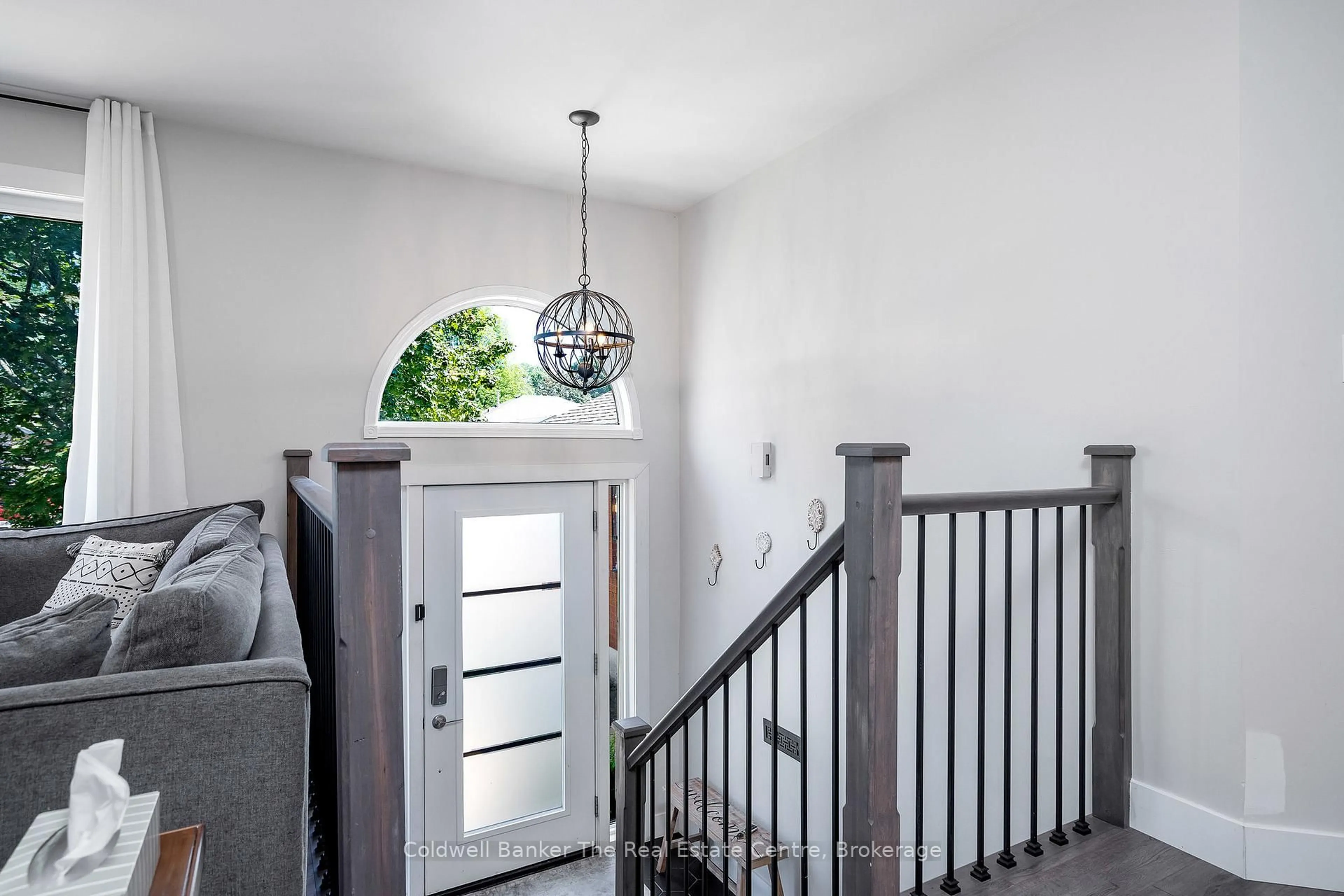 Indoor entryway for 14 Langevin Dr, Wasaga Beach Ontario L9Z 1C6